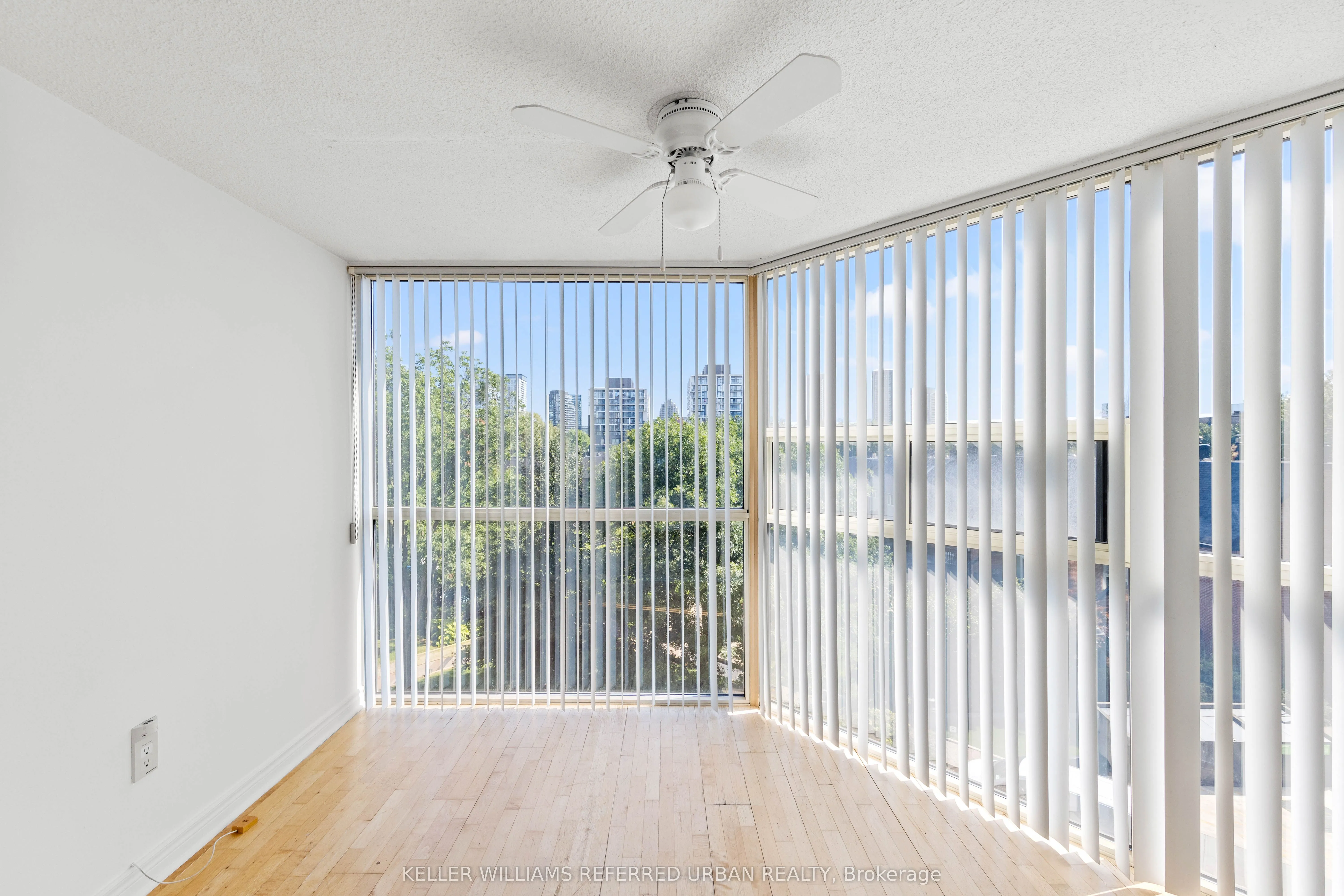 725 King Street W, #404