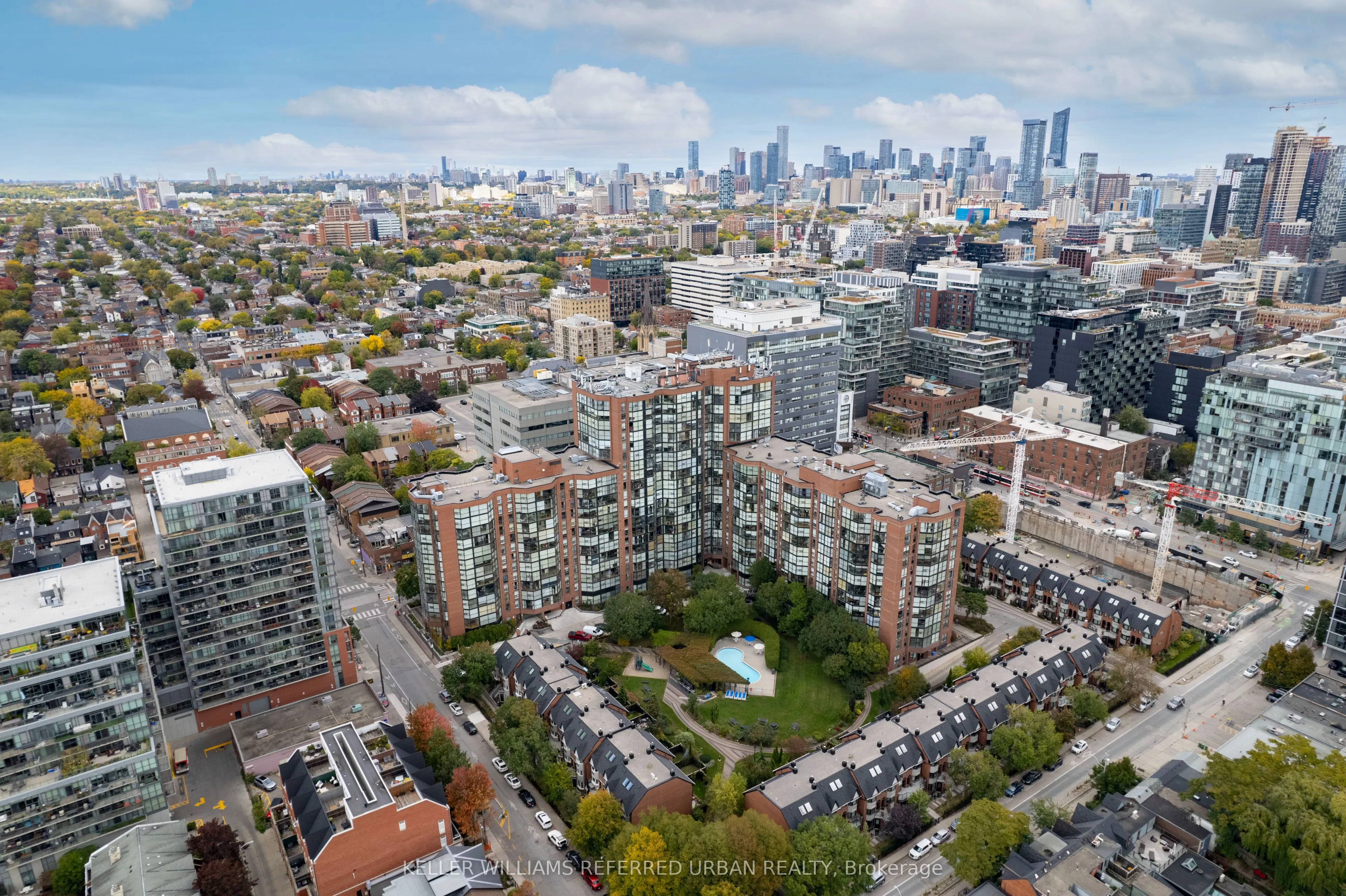 725 King Street W, #404
