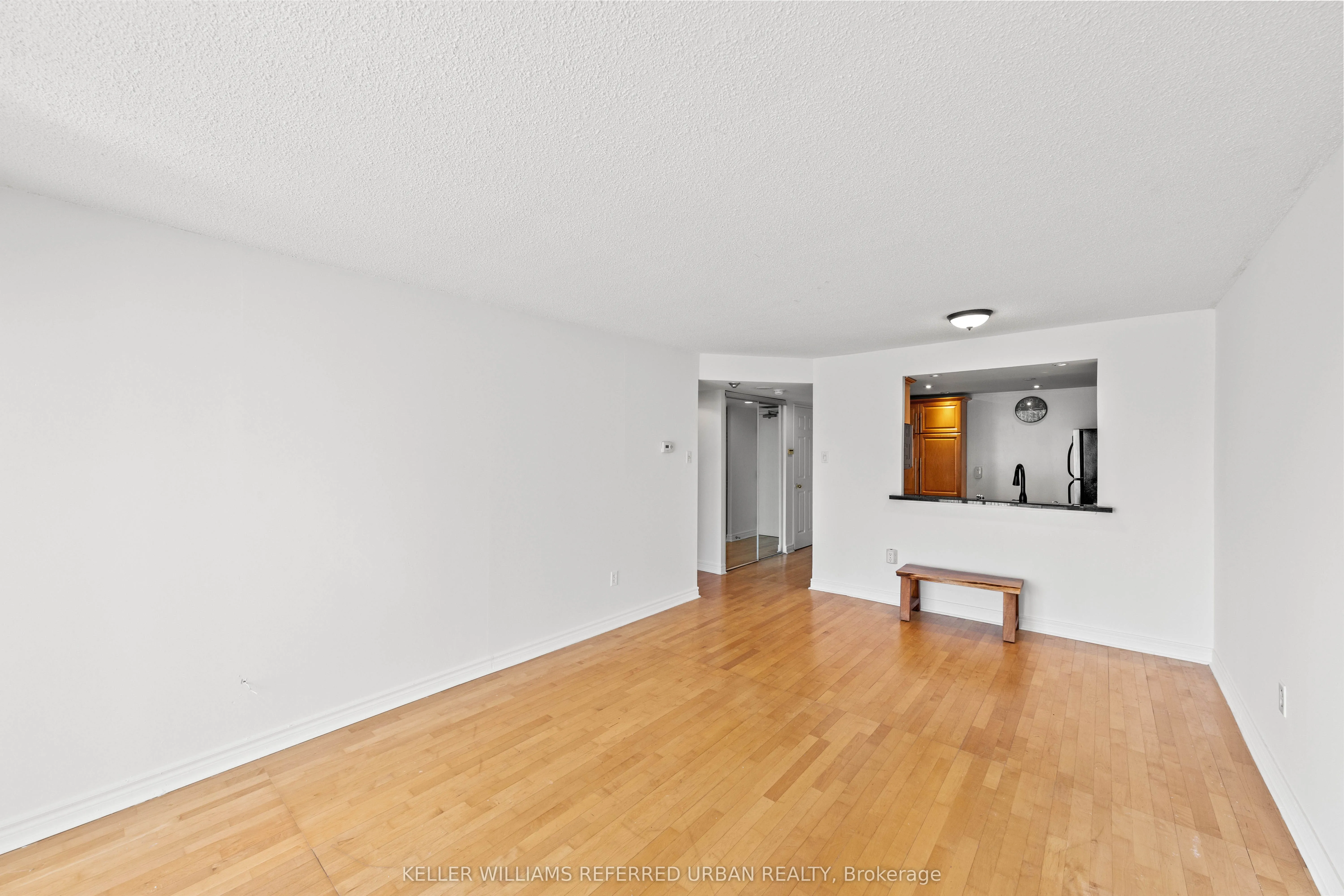 725 King Street W, #404