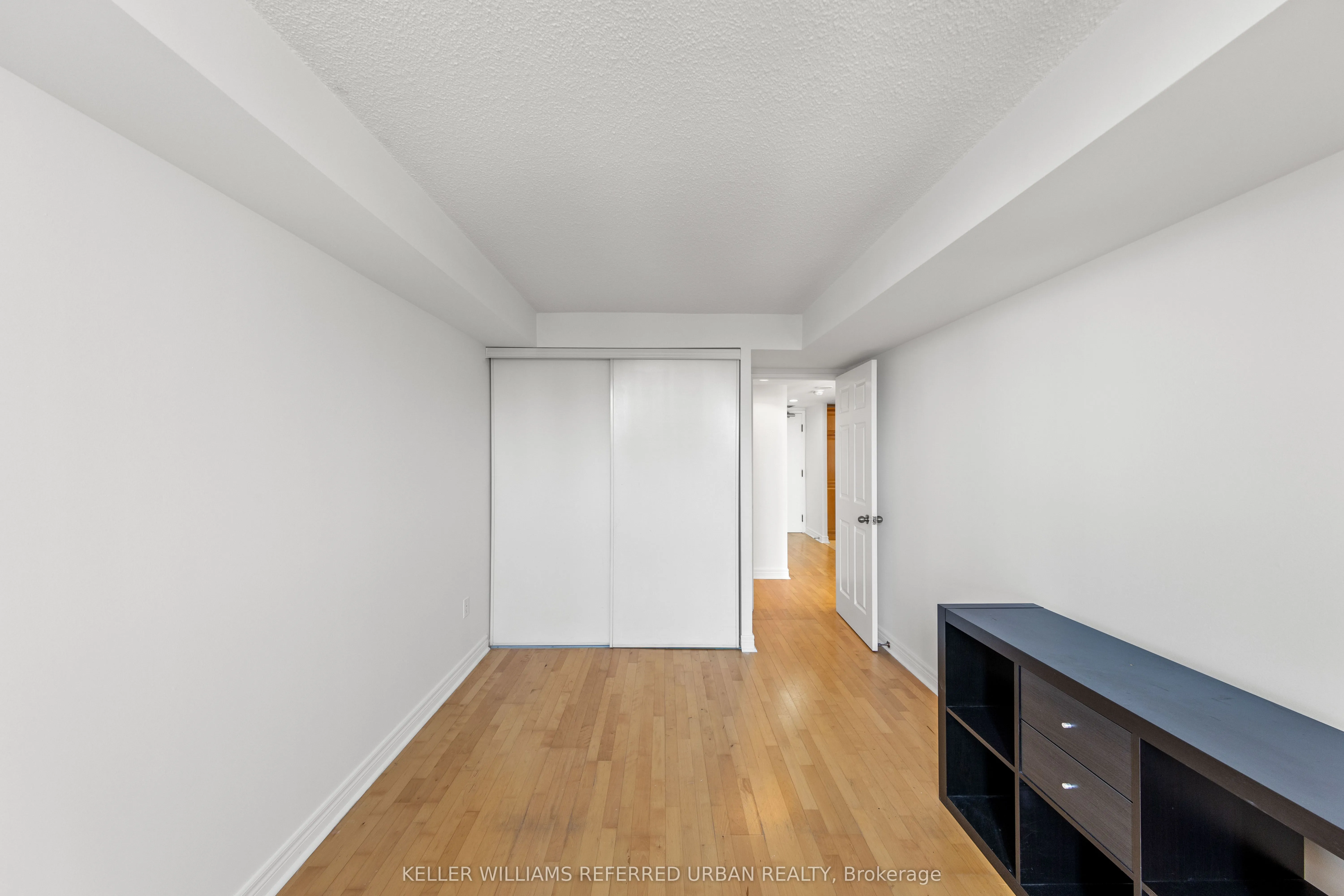 725 King Street W, #404