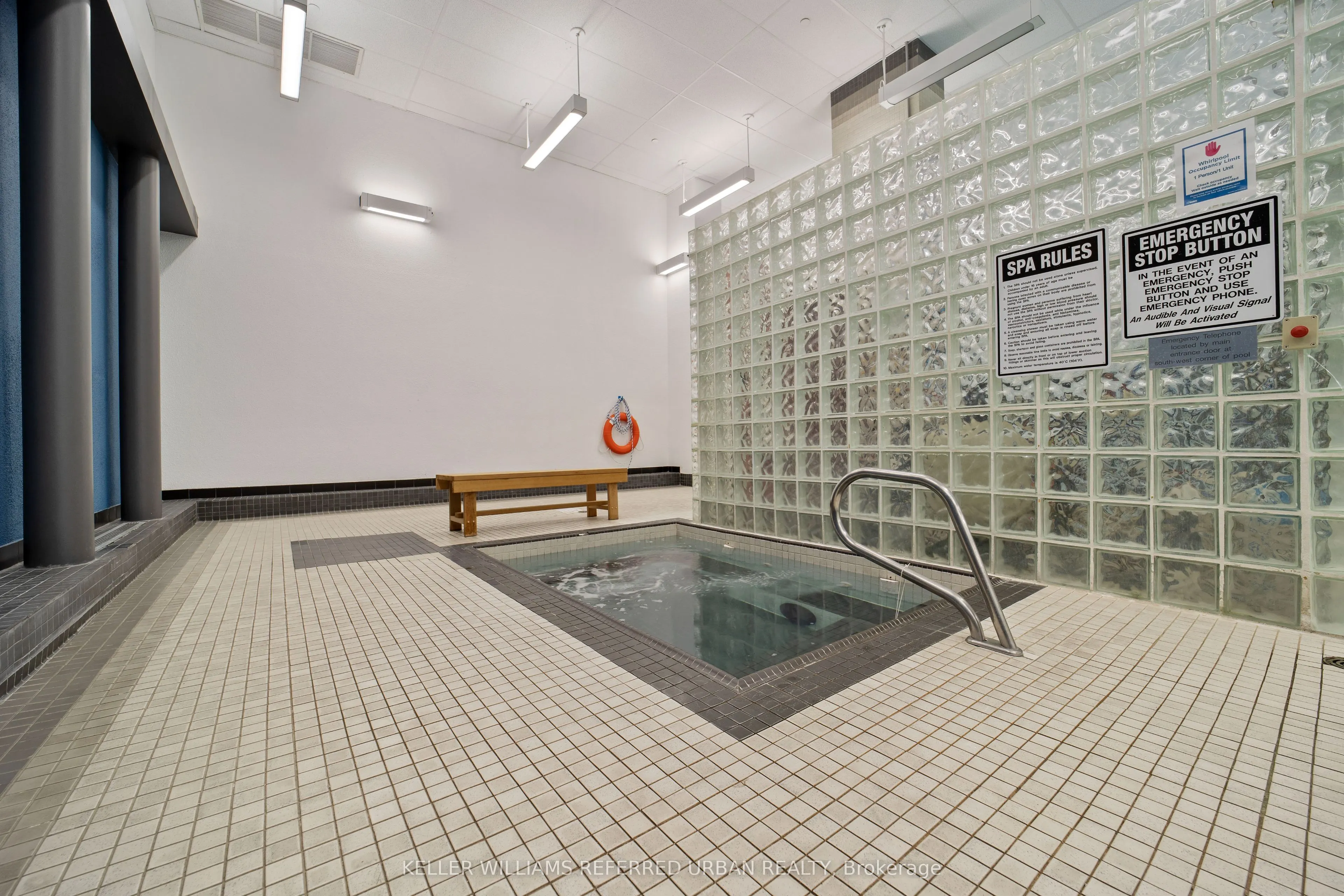725 King Street W, #404