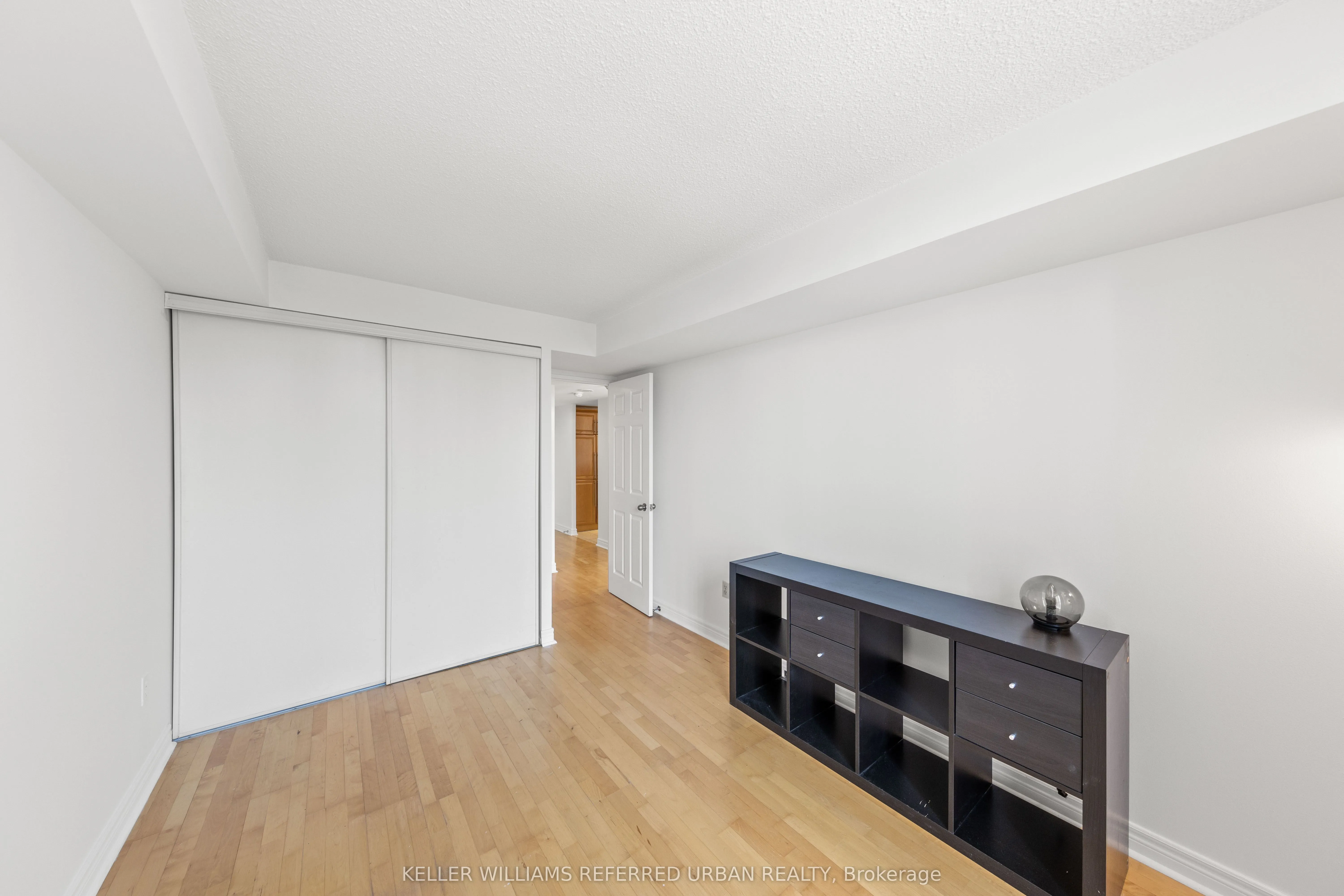 725 King Street W, #404