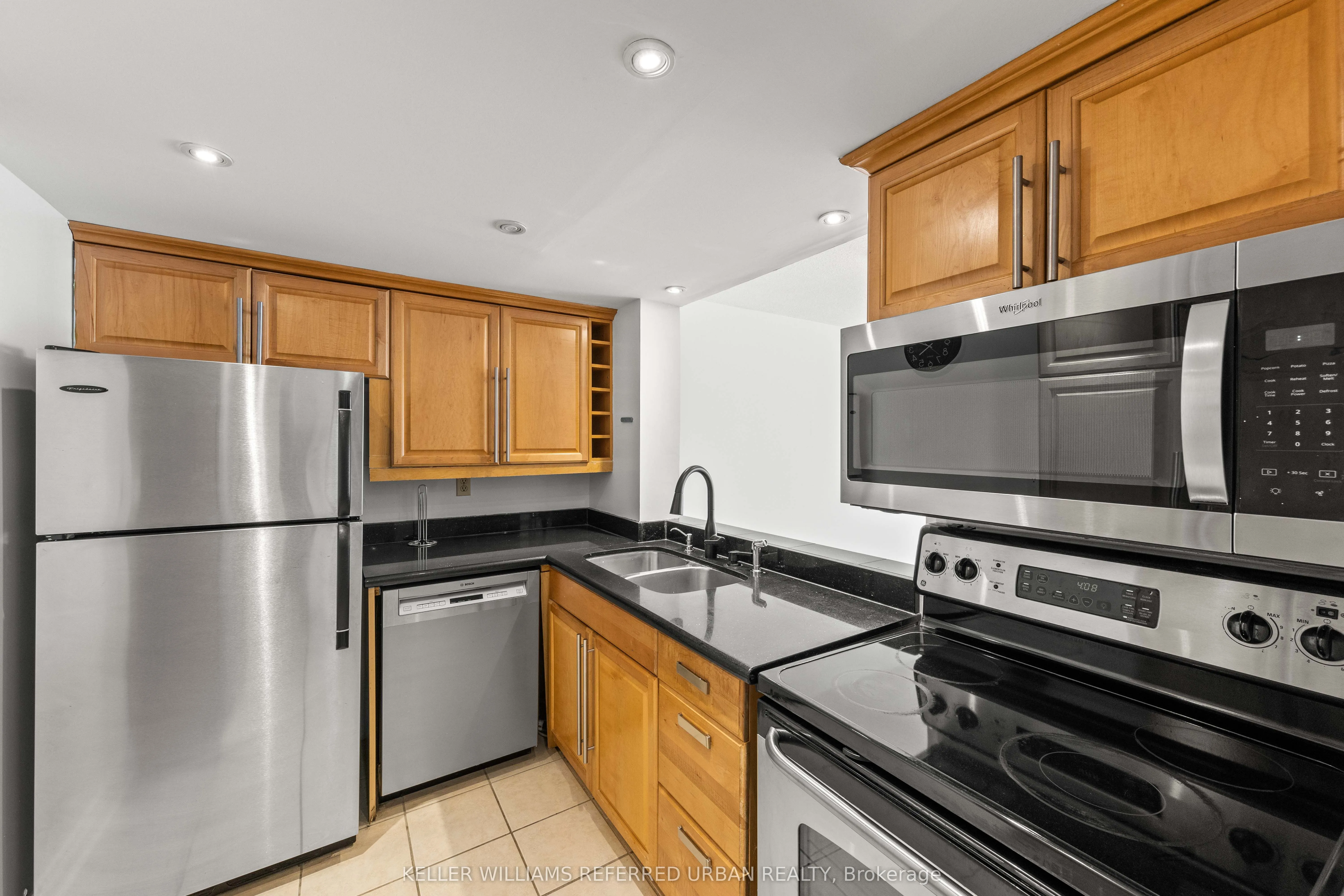 725 King Street W, #404