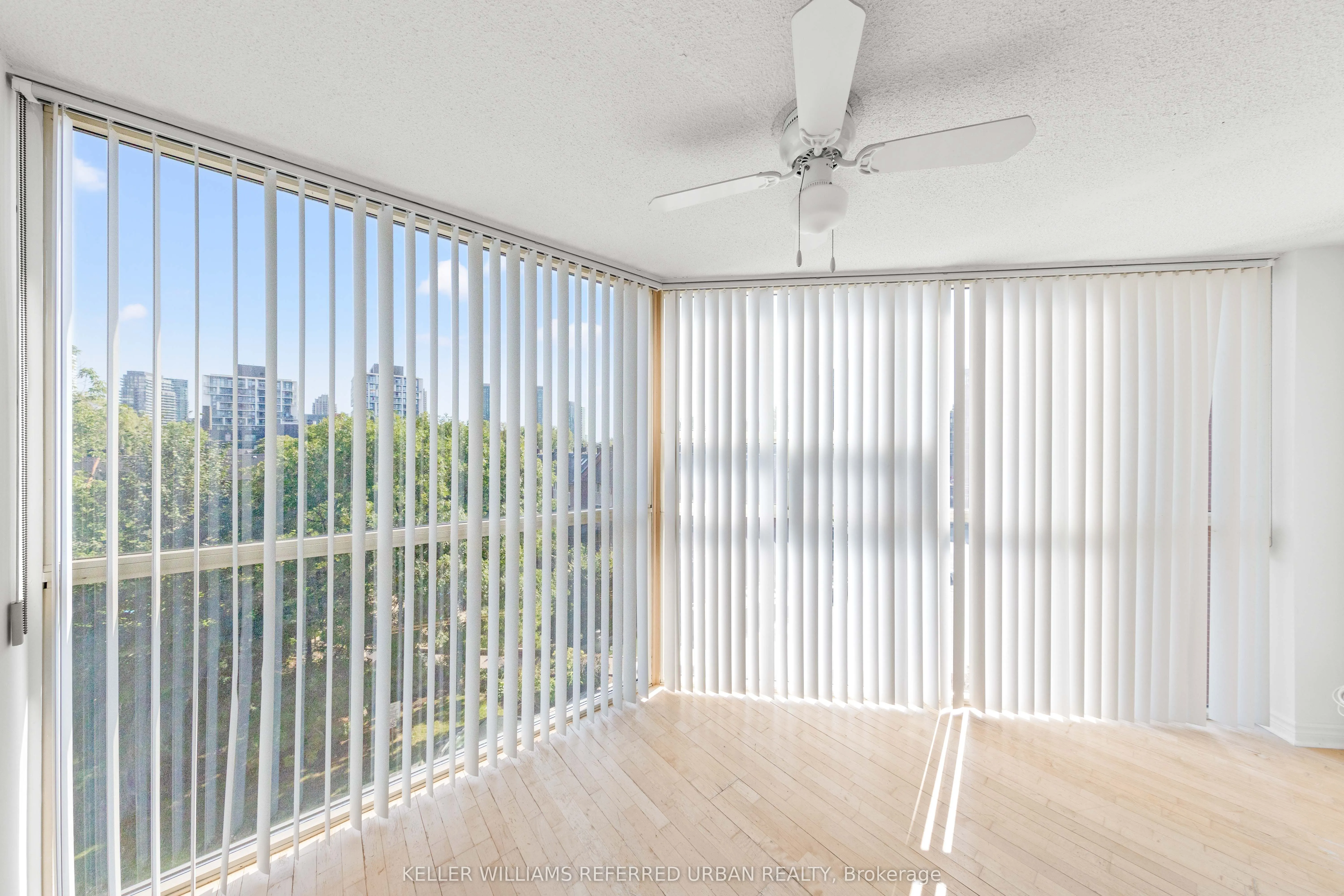725 King Street W, #404