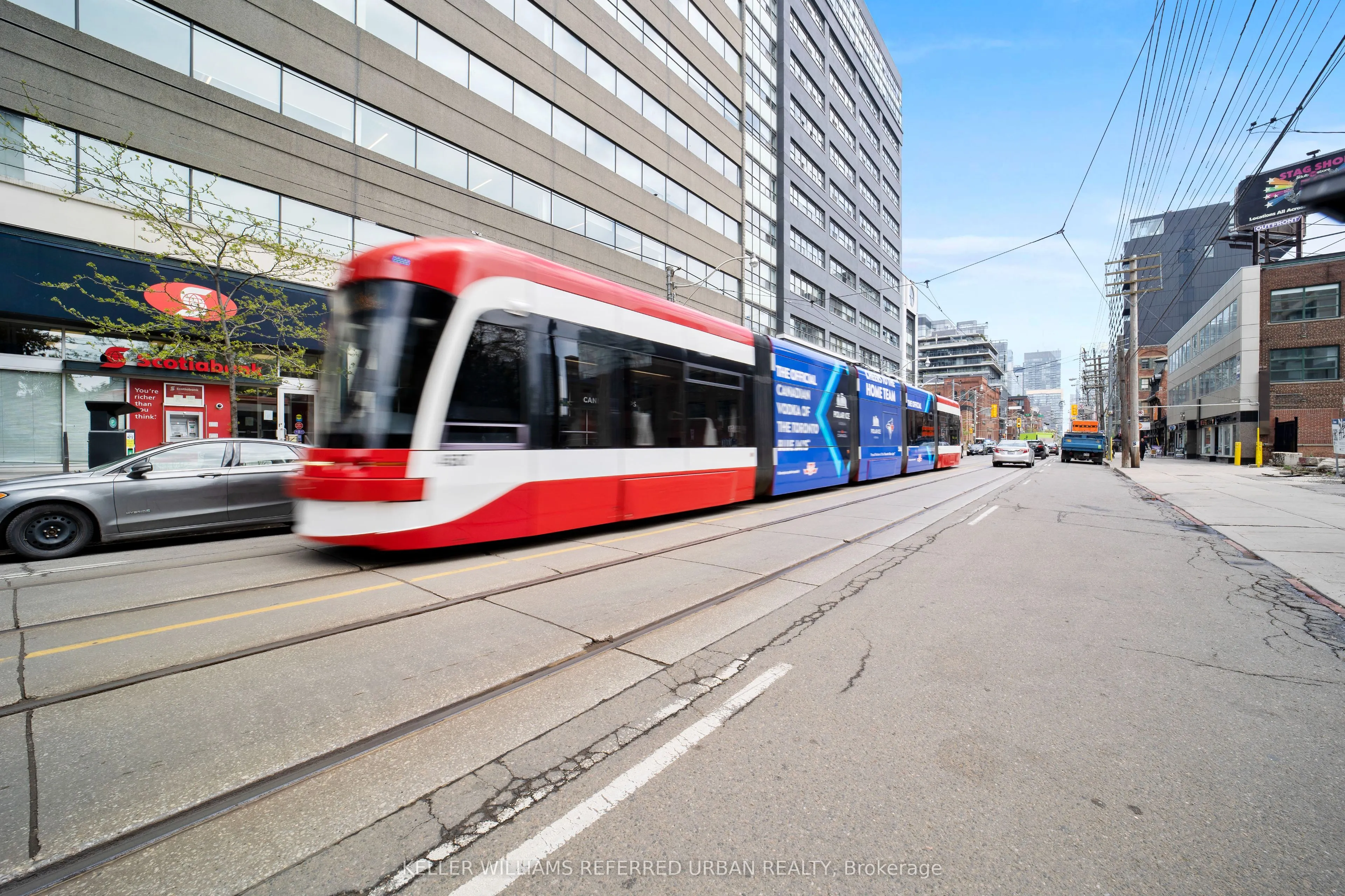725 King Street W, #404