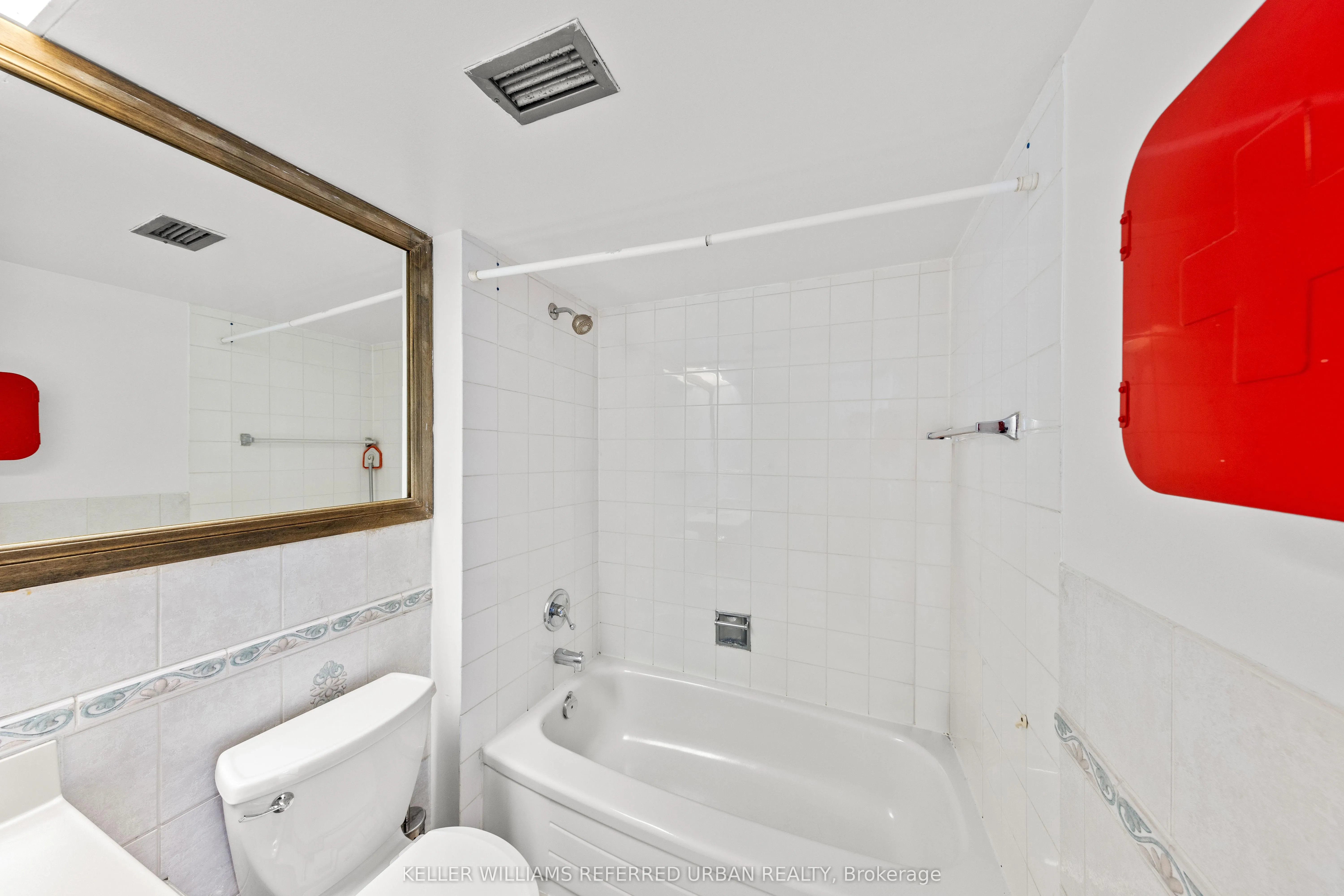 725 King Street W, #404
