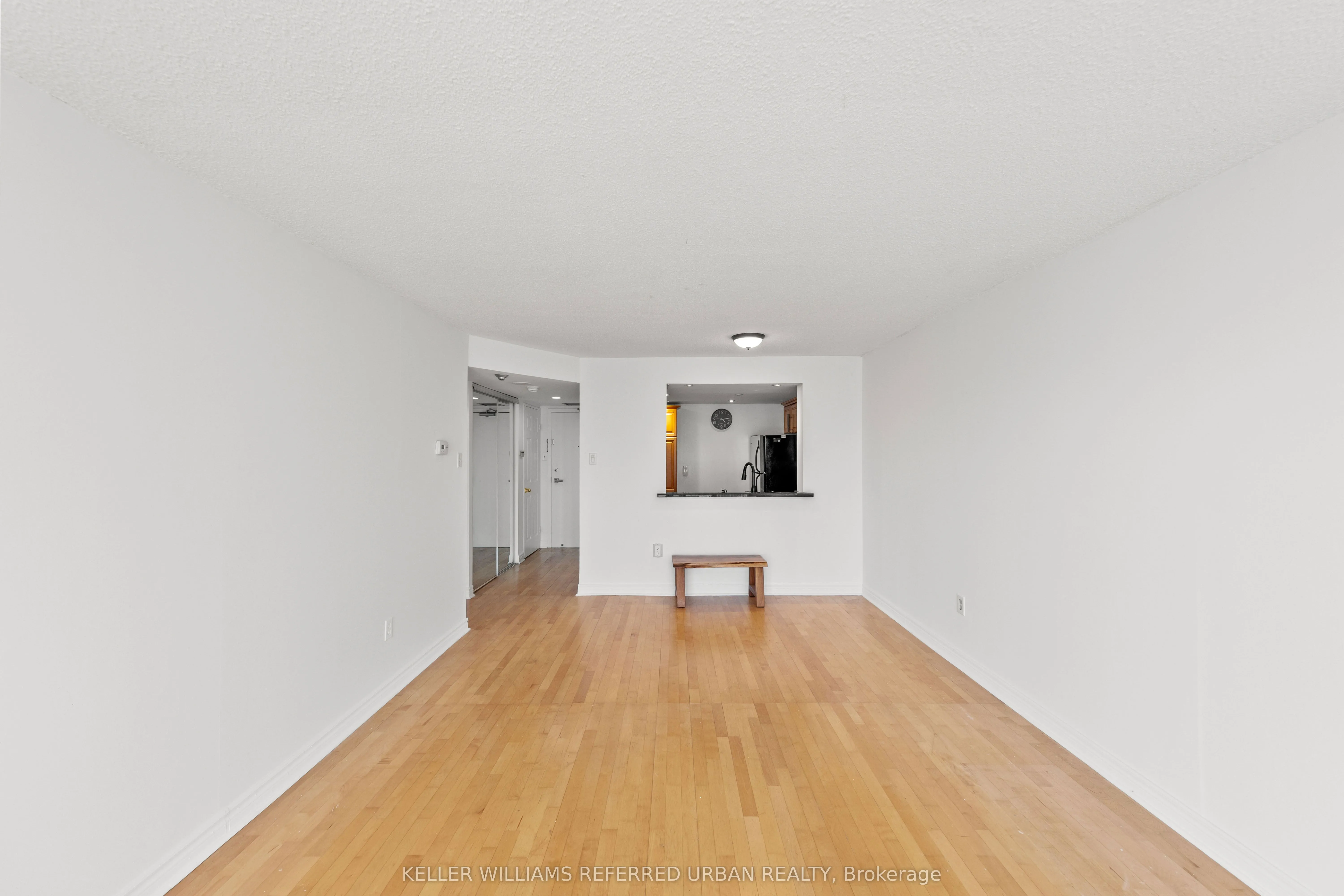 725 King Street W, #404