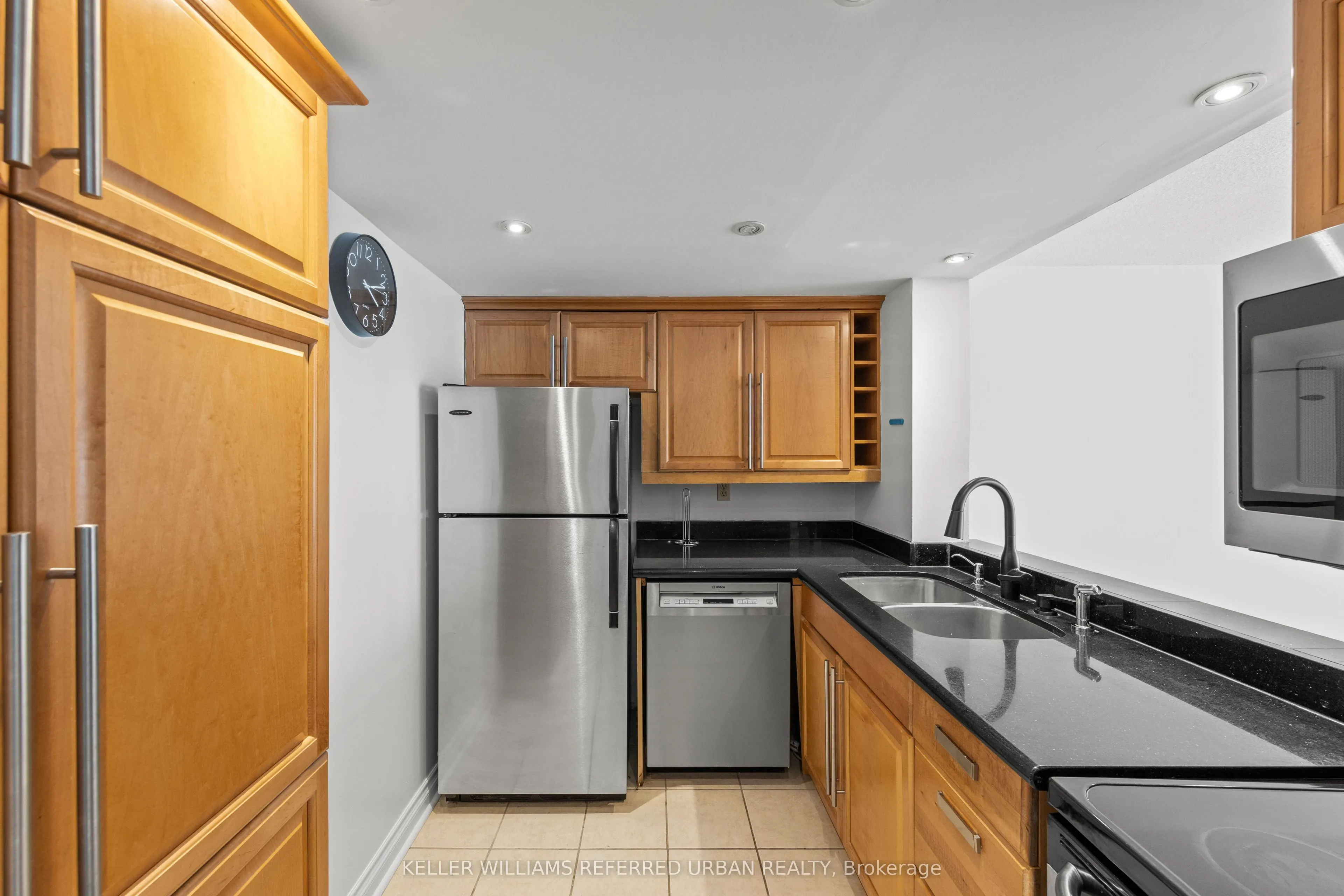 725 King Street W, #404