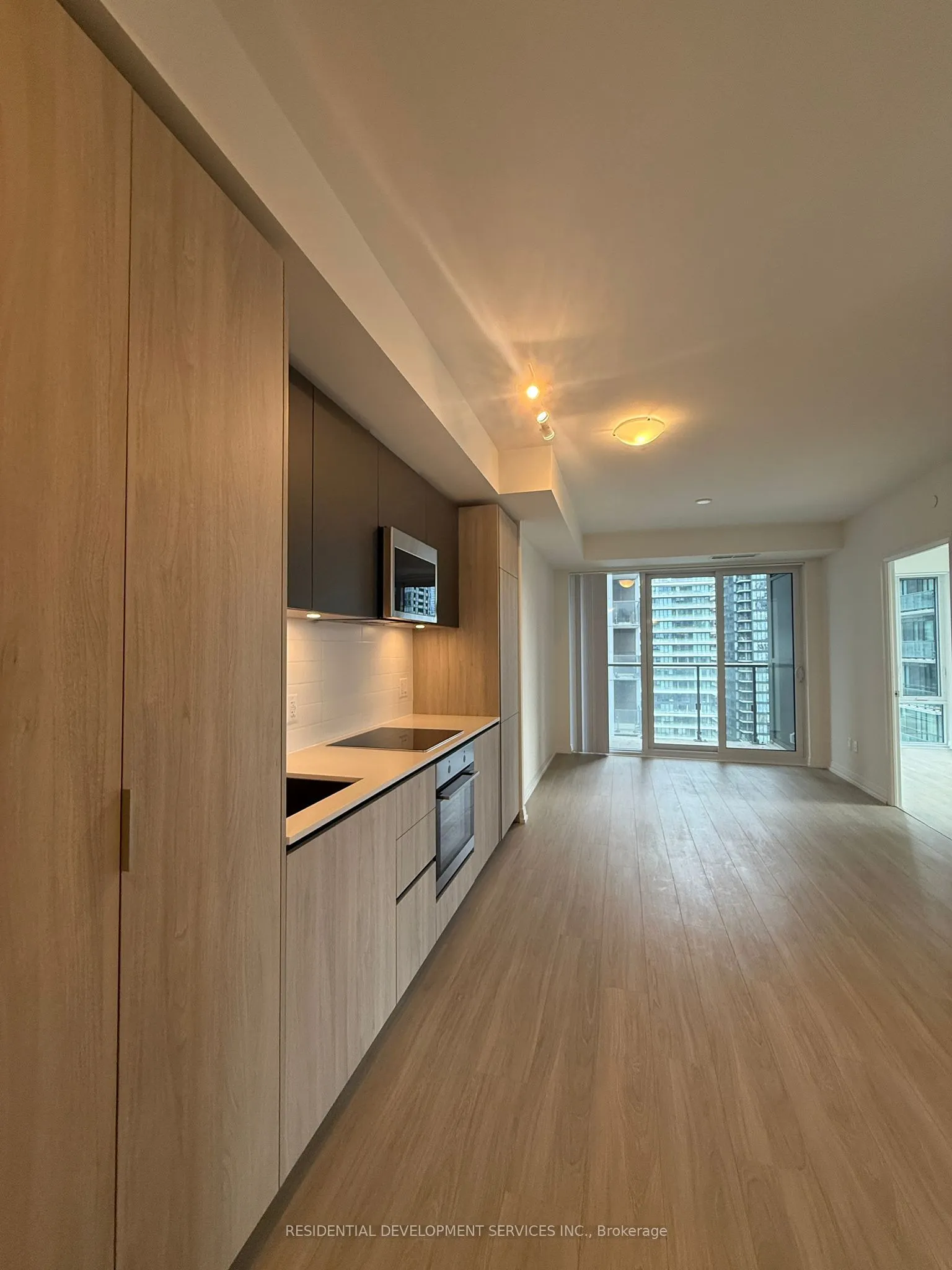 28 Widmer Street, #3423