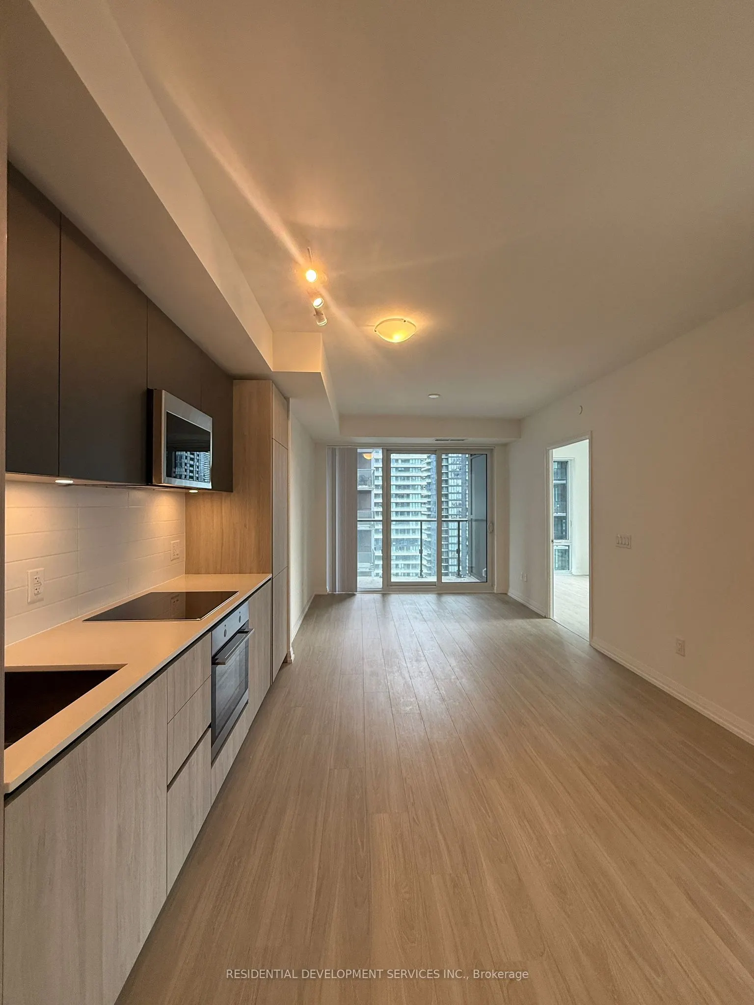 28 Widmer Street, #3423