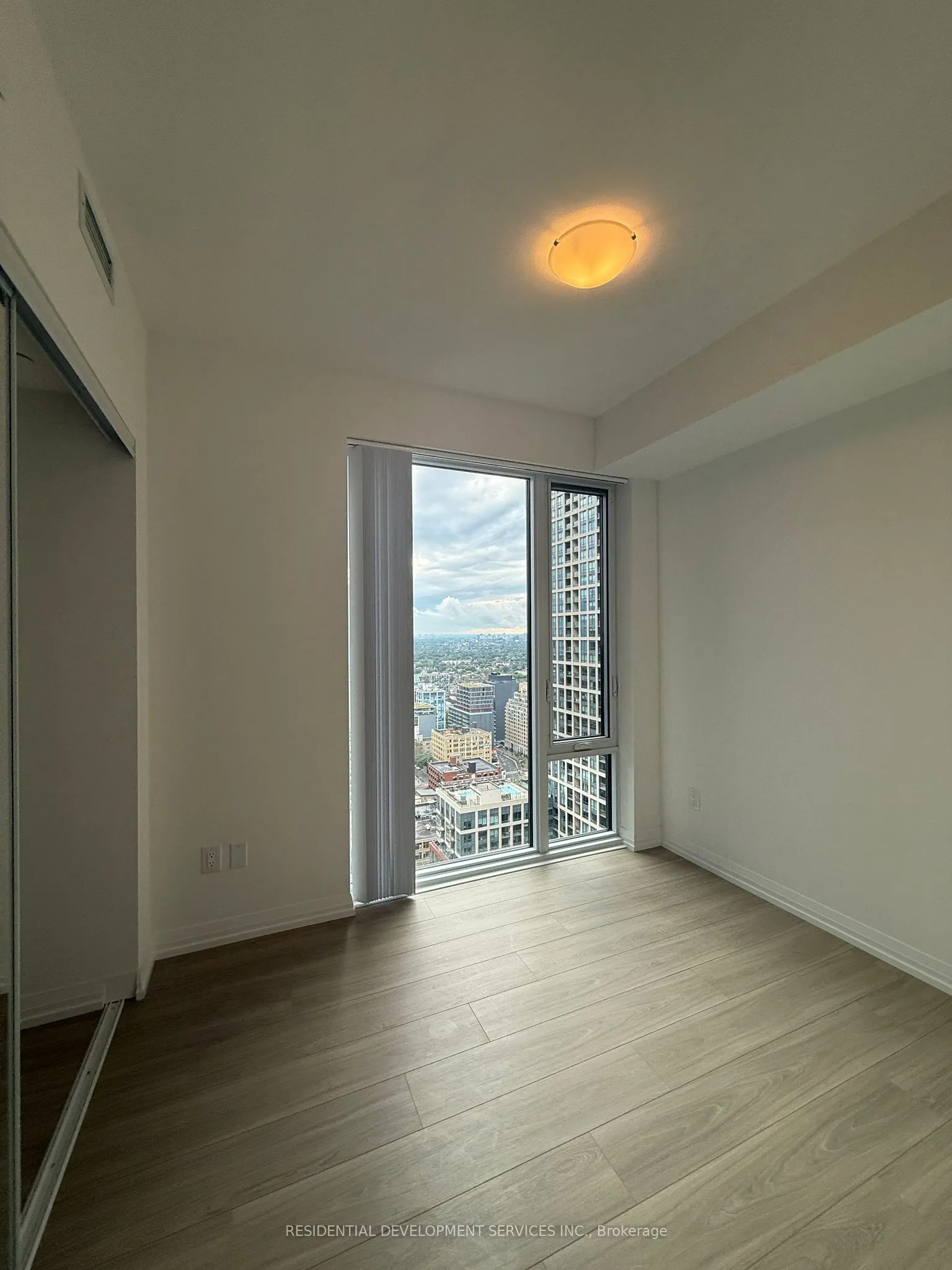 28 Widmer Street, #3423