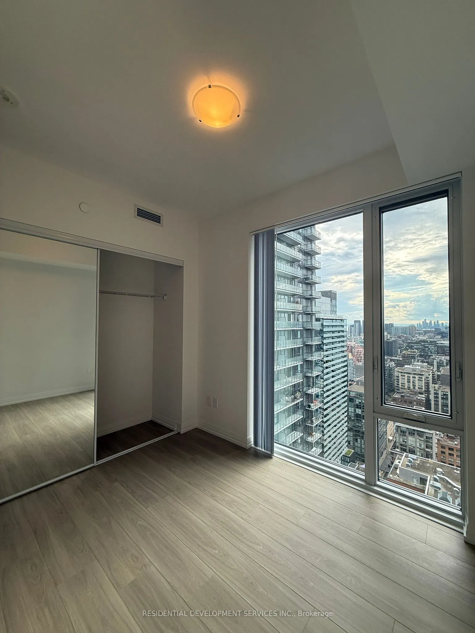 28 Widmer Street, #3423