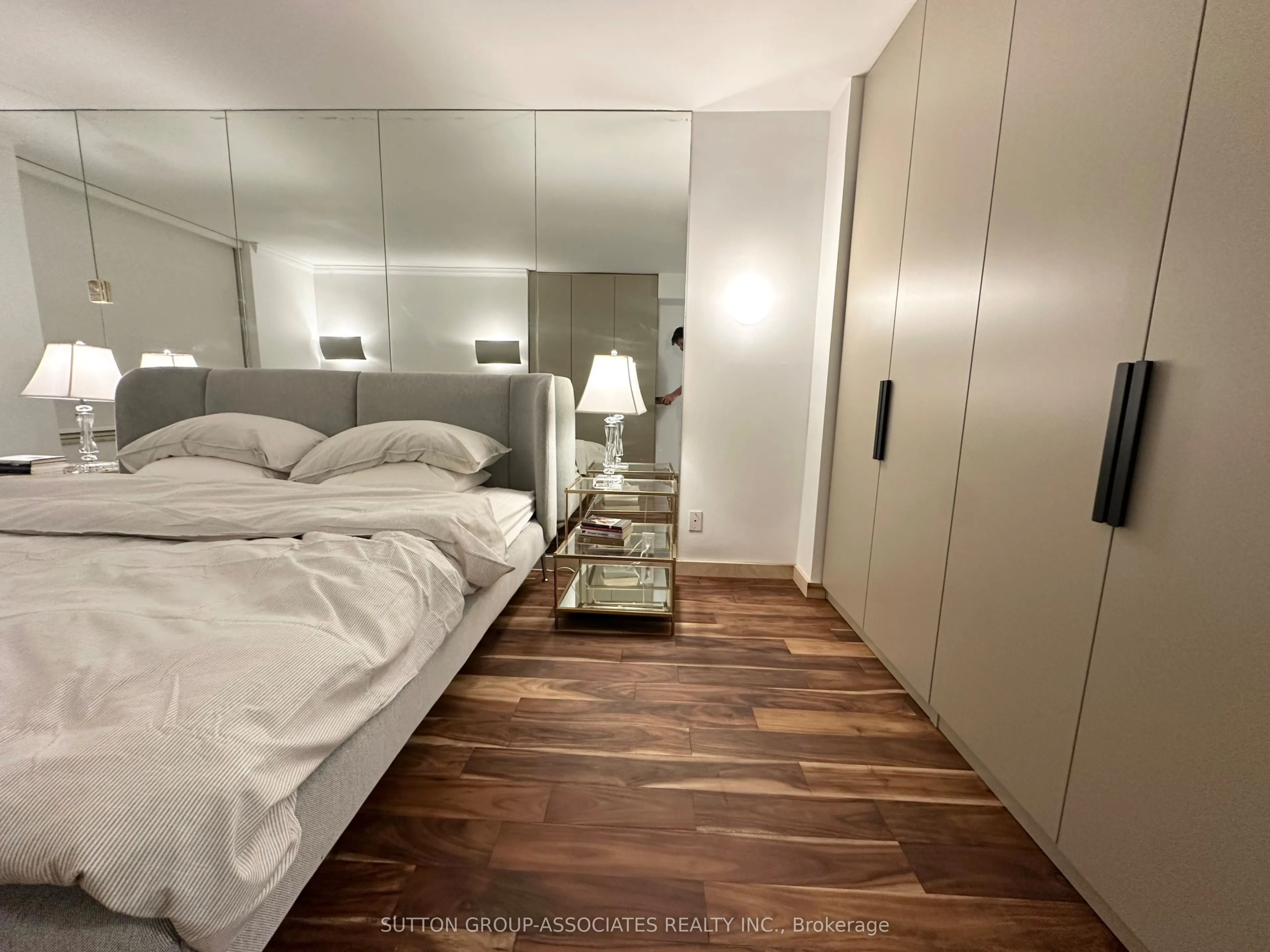 1177 Yonge Street, #401