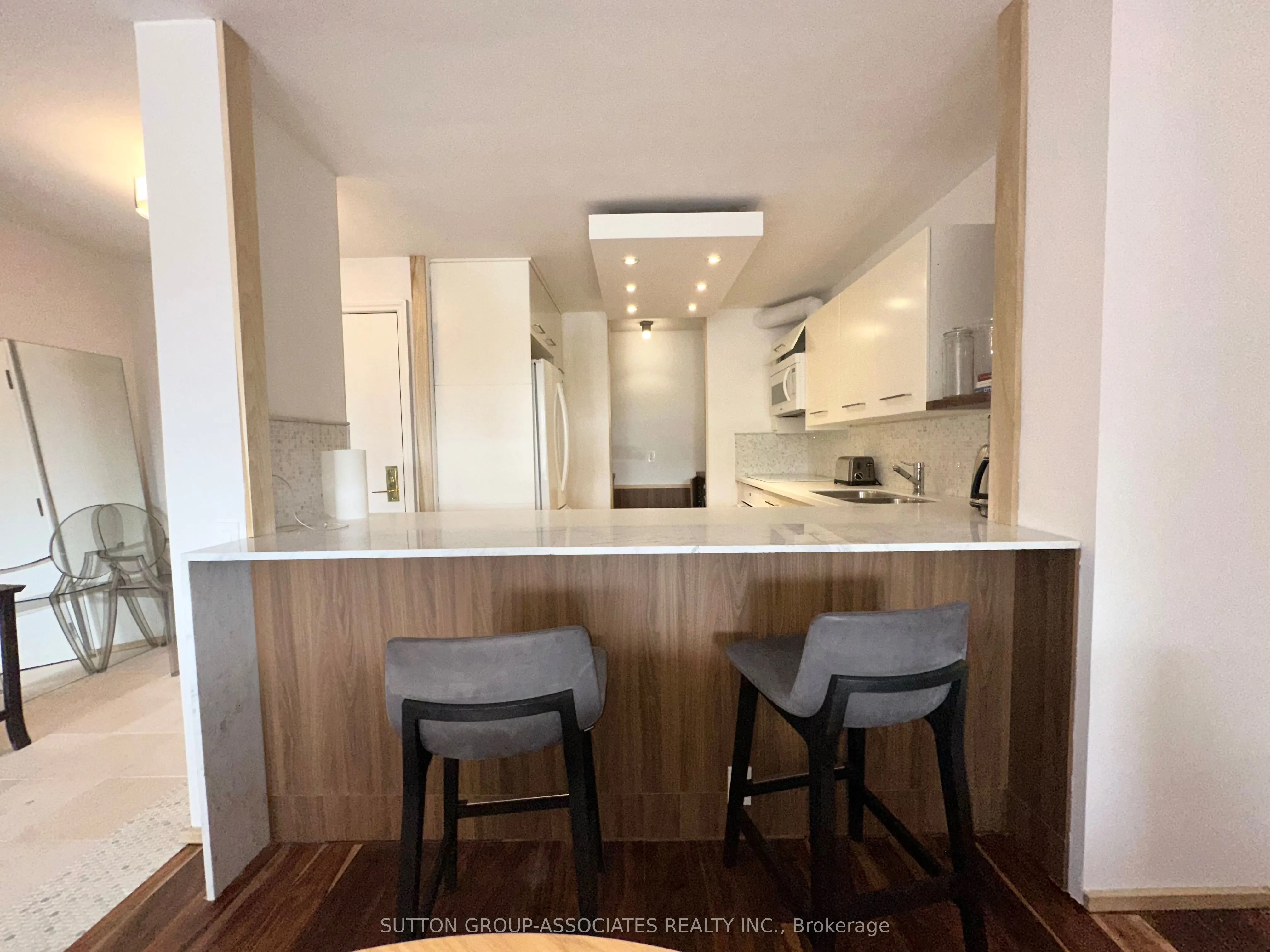 1177 Yonge Street, #401