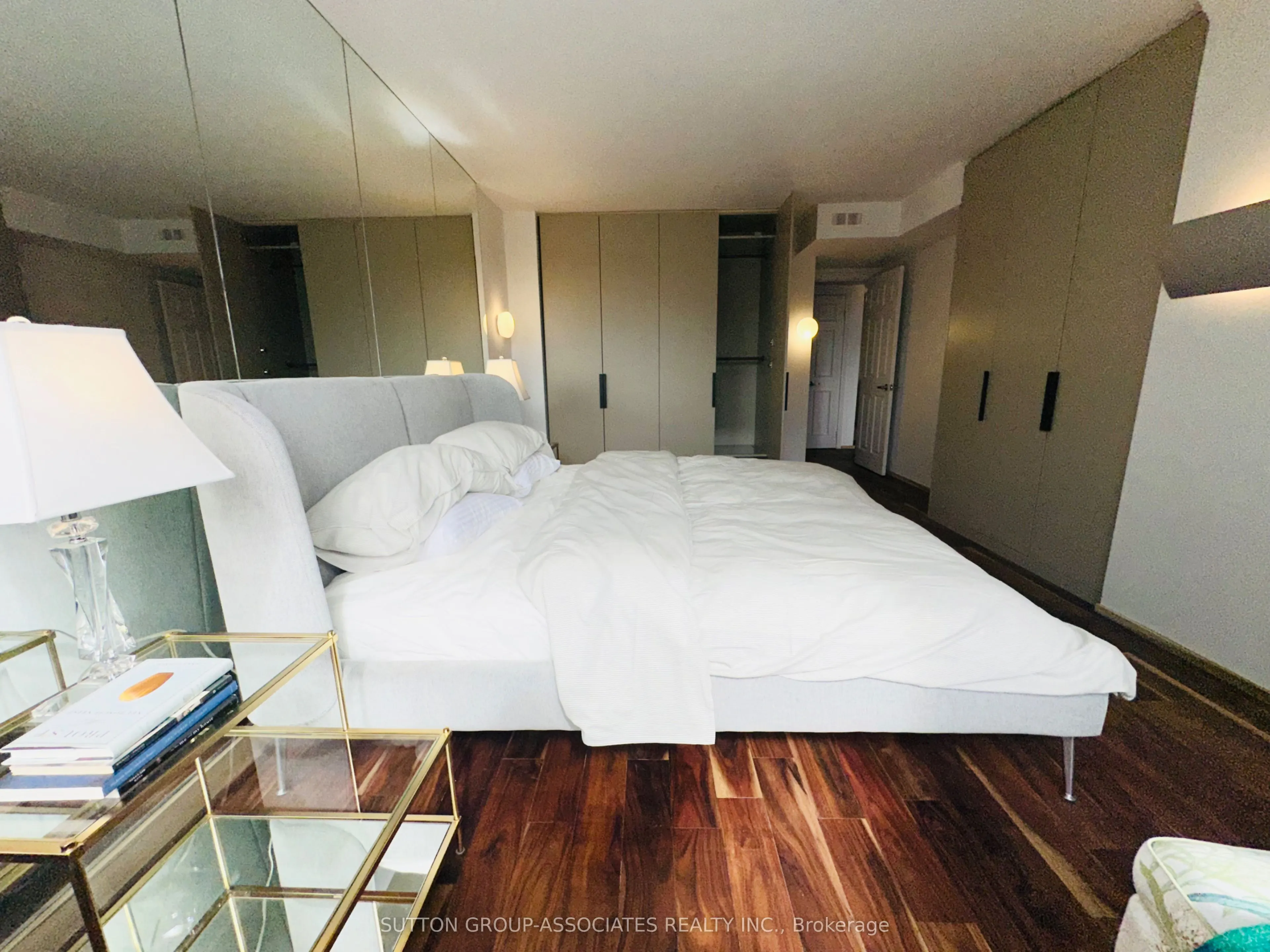 1177 Yonge Street, #401