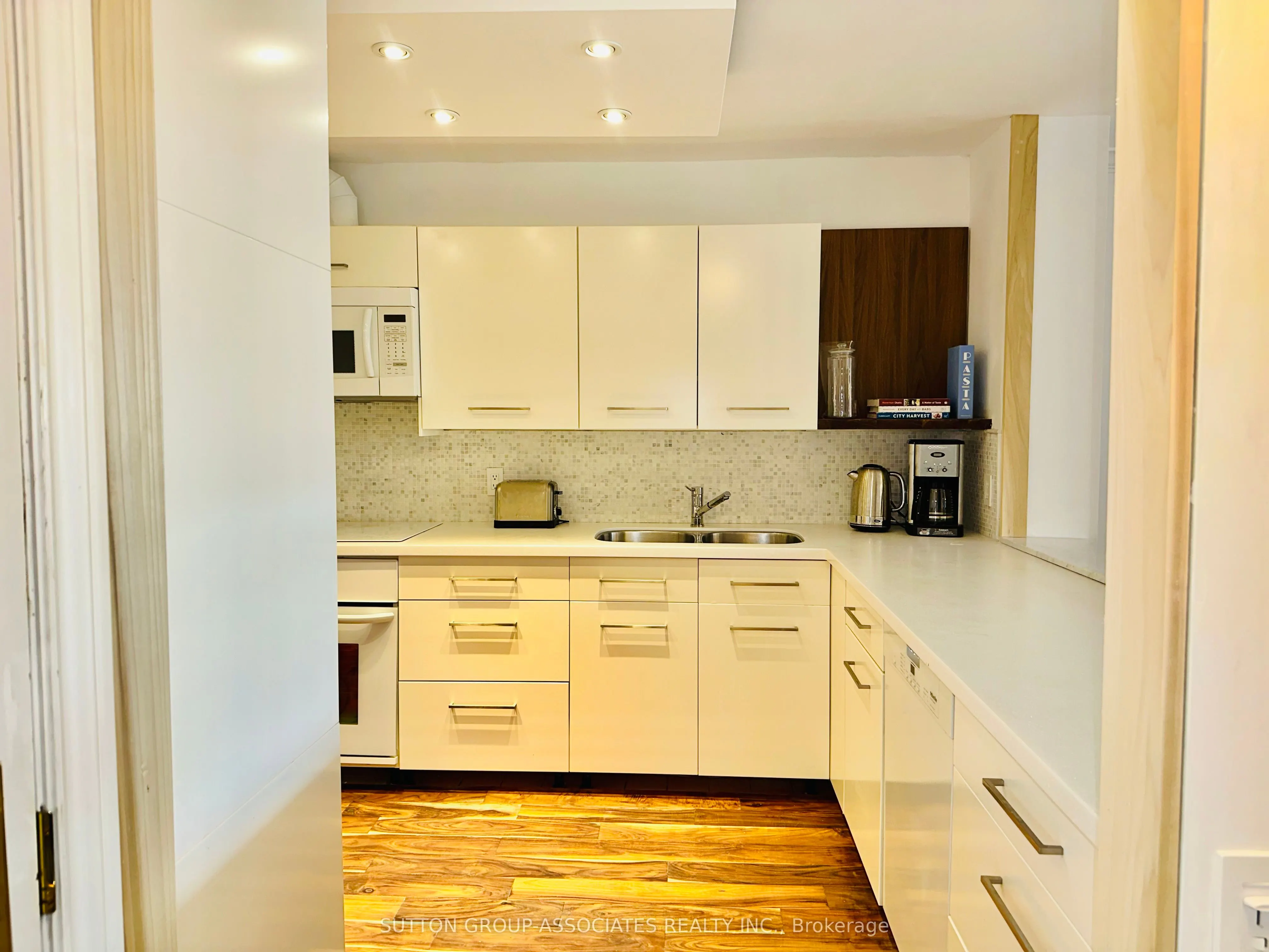 1177 Yonge Street, #401