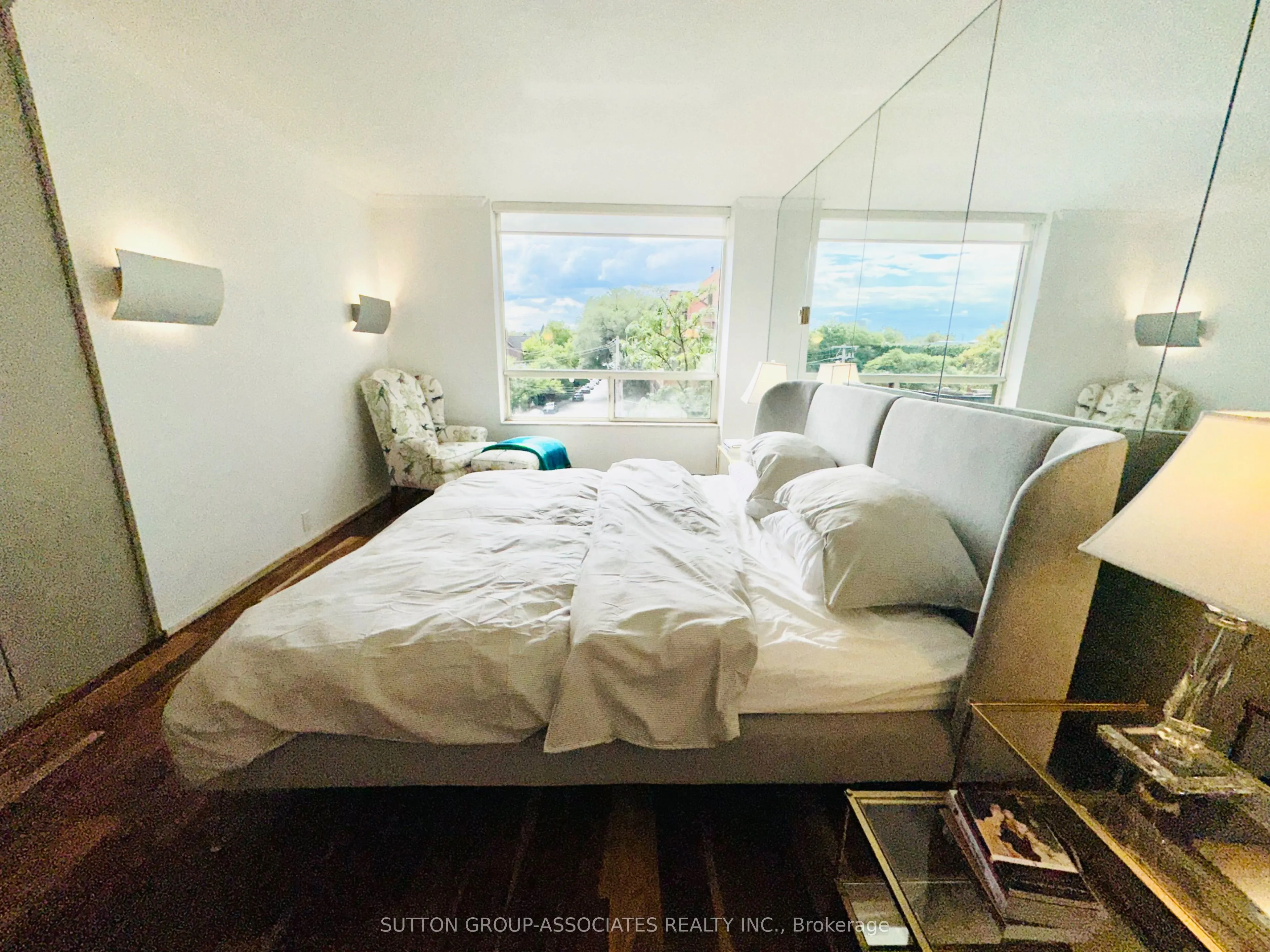 1177 Yonge Street, #401