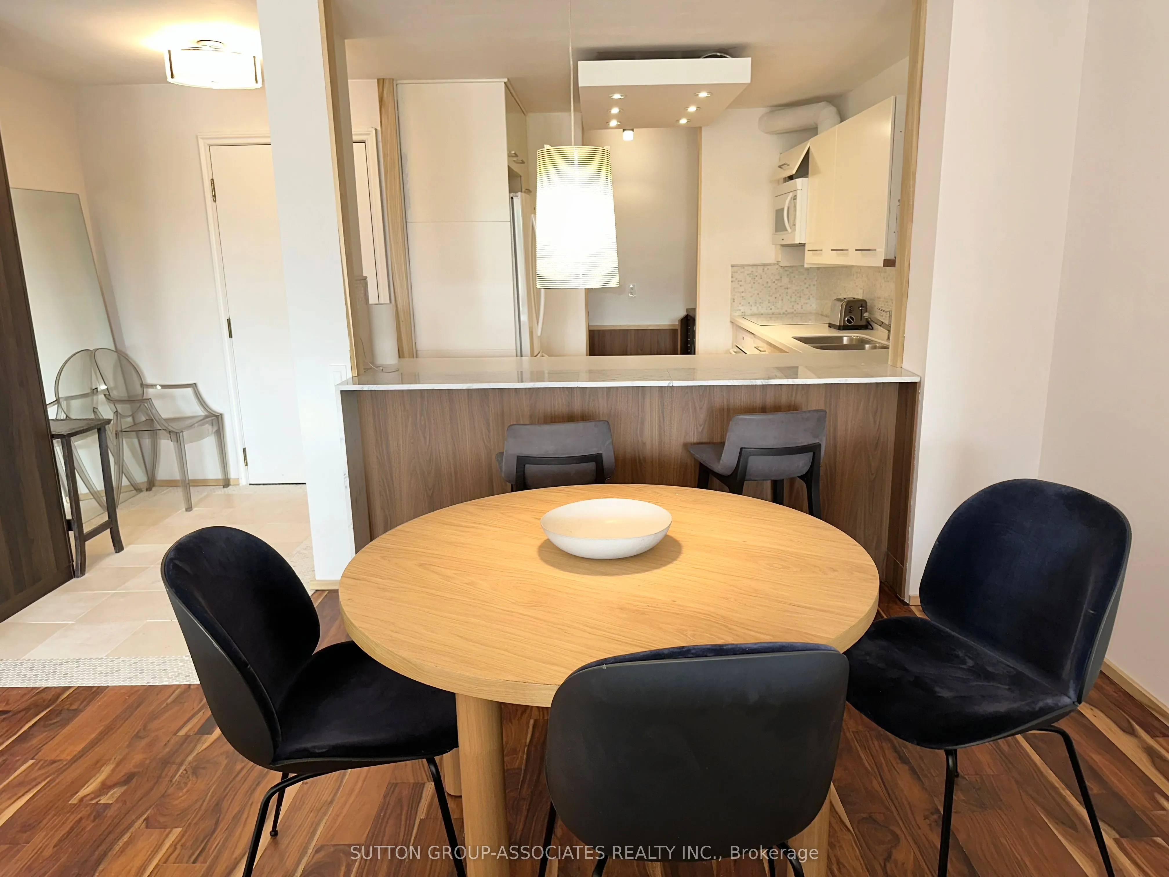 1177 Yonge Street, #401