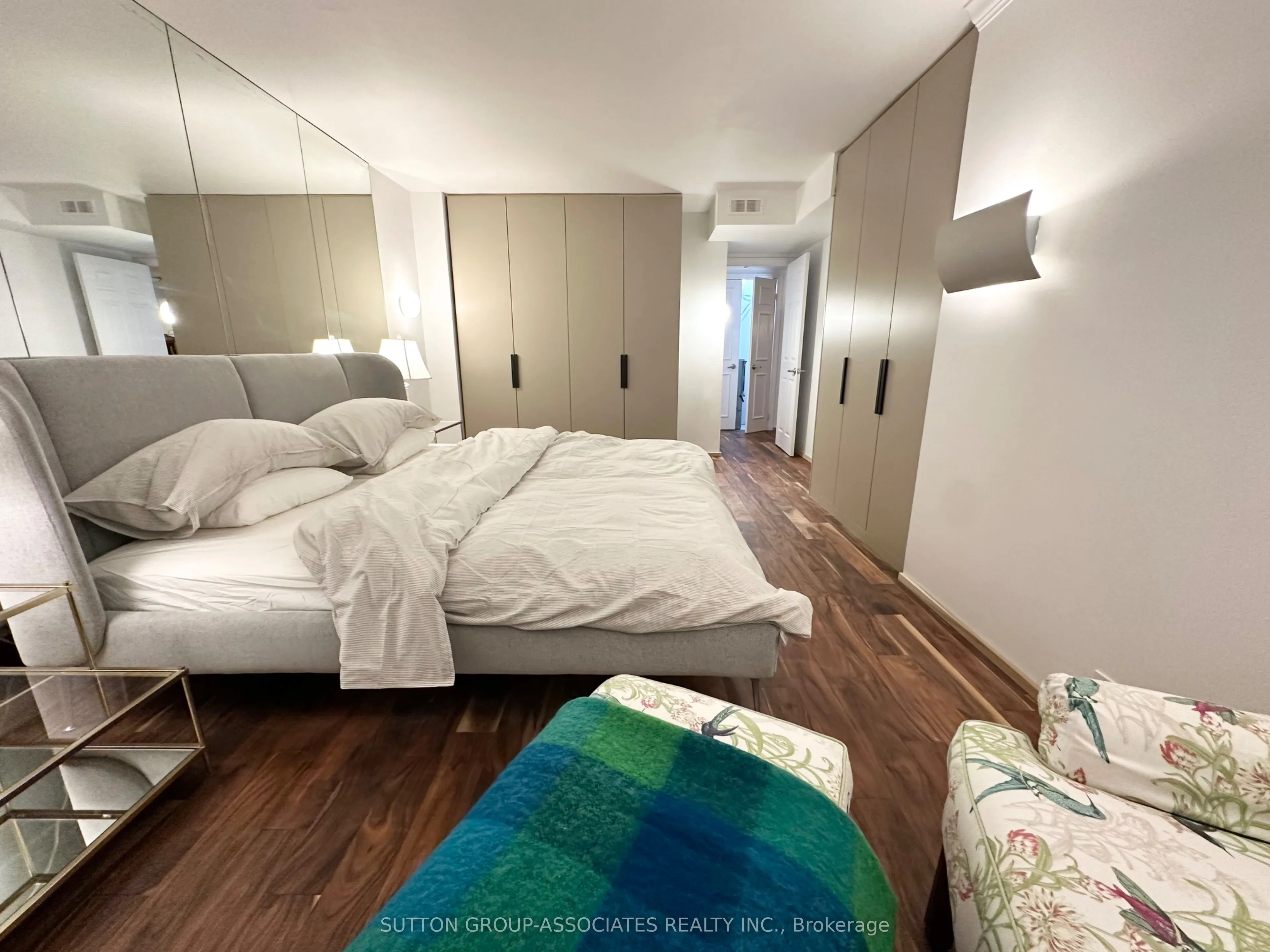 1177 Yonge Street, #401