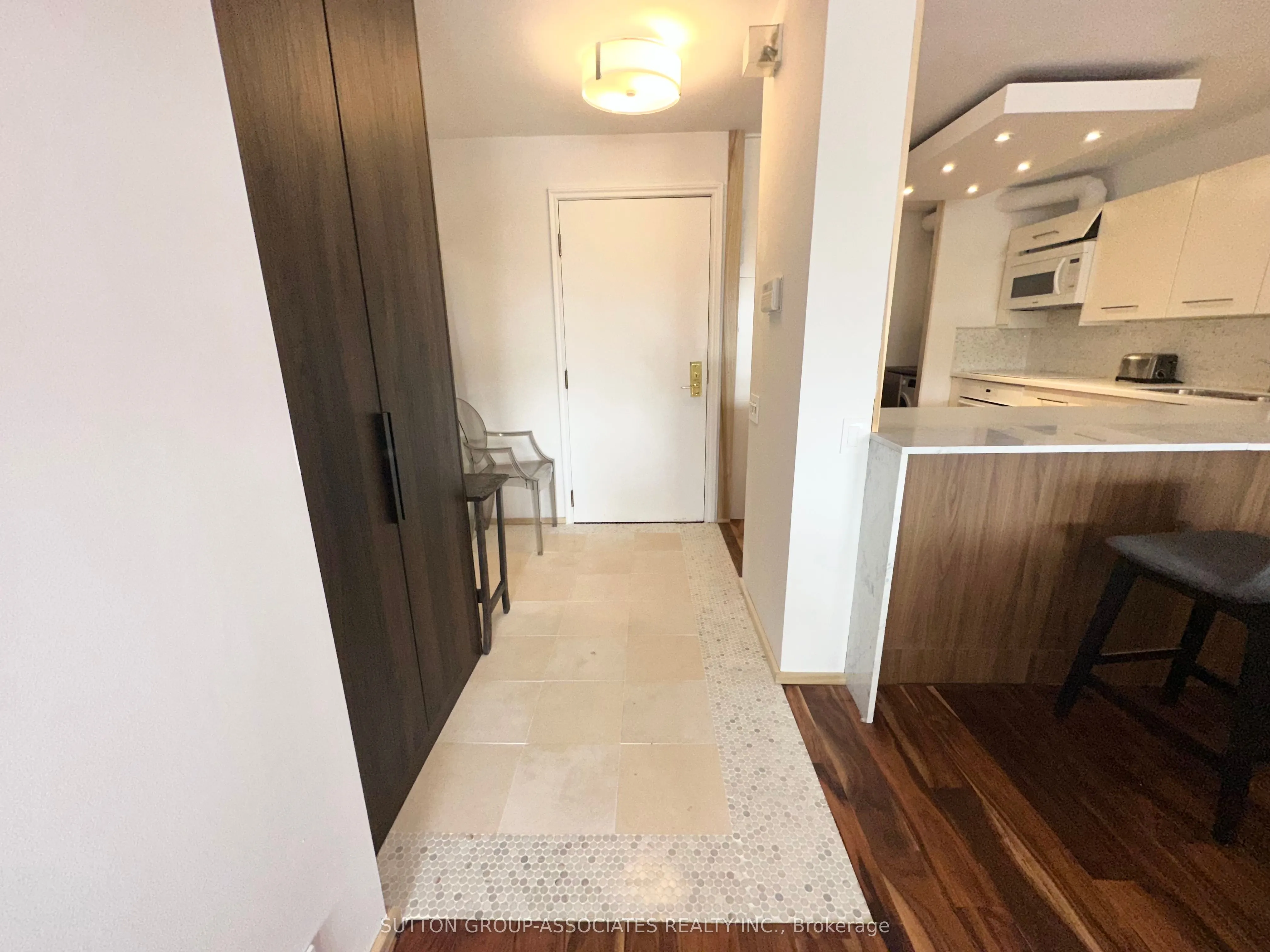 1177 Yonge Street, #401