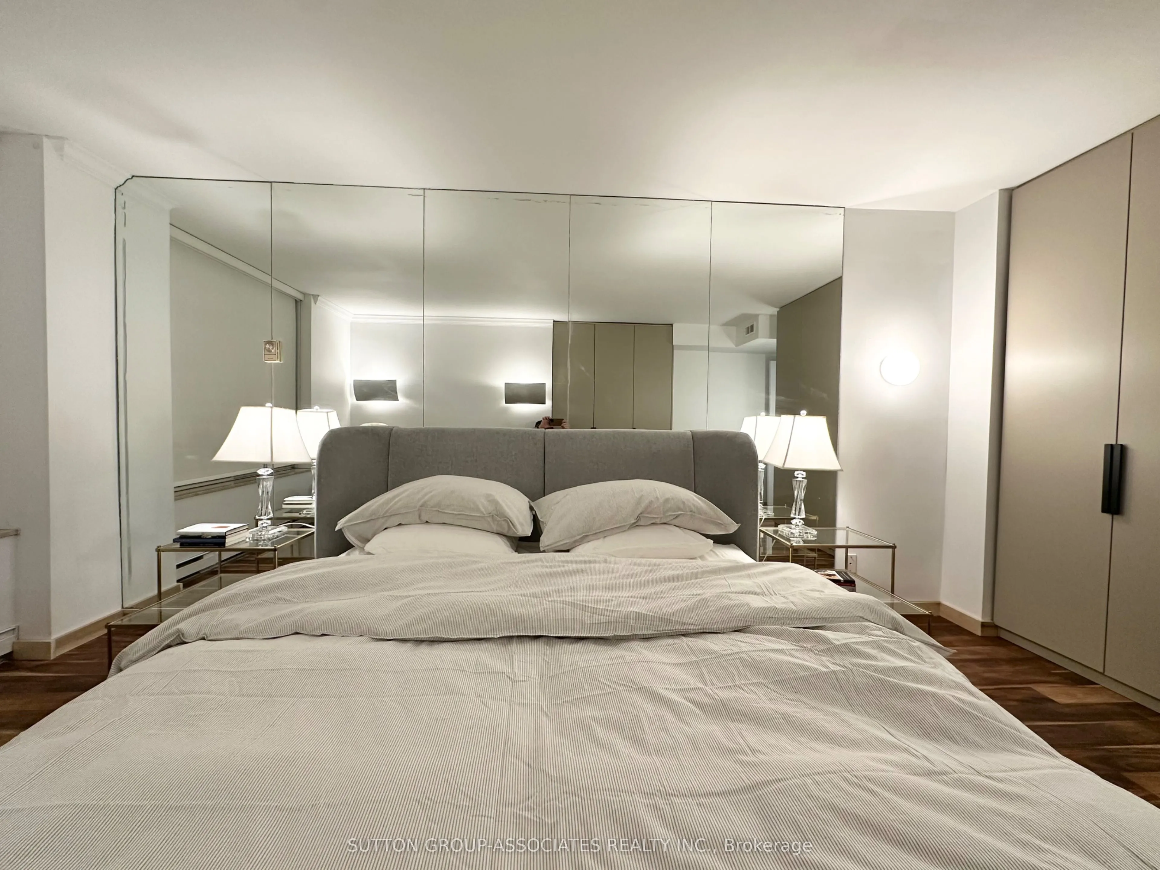 1177 Yonge Street, #401