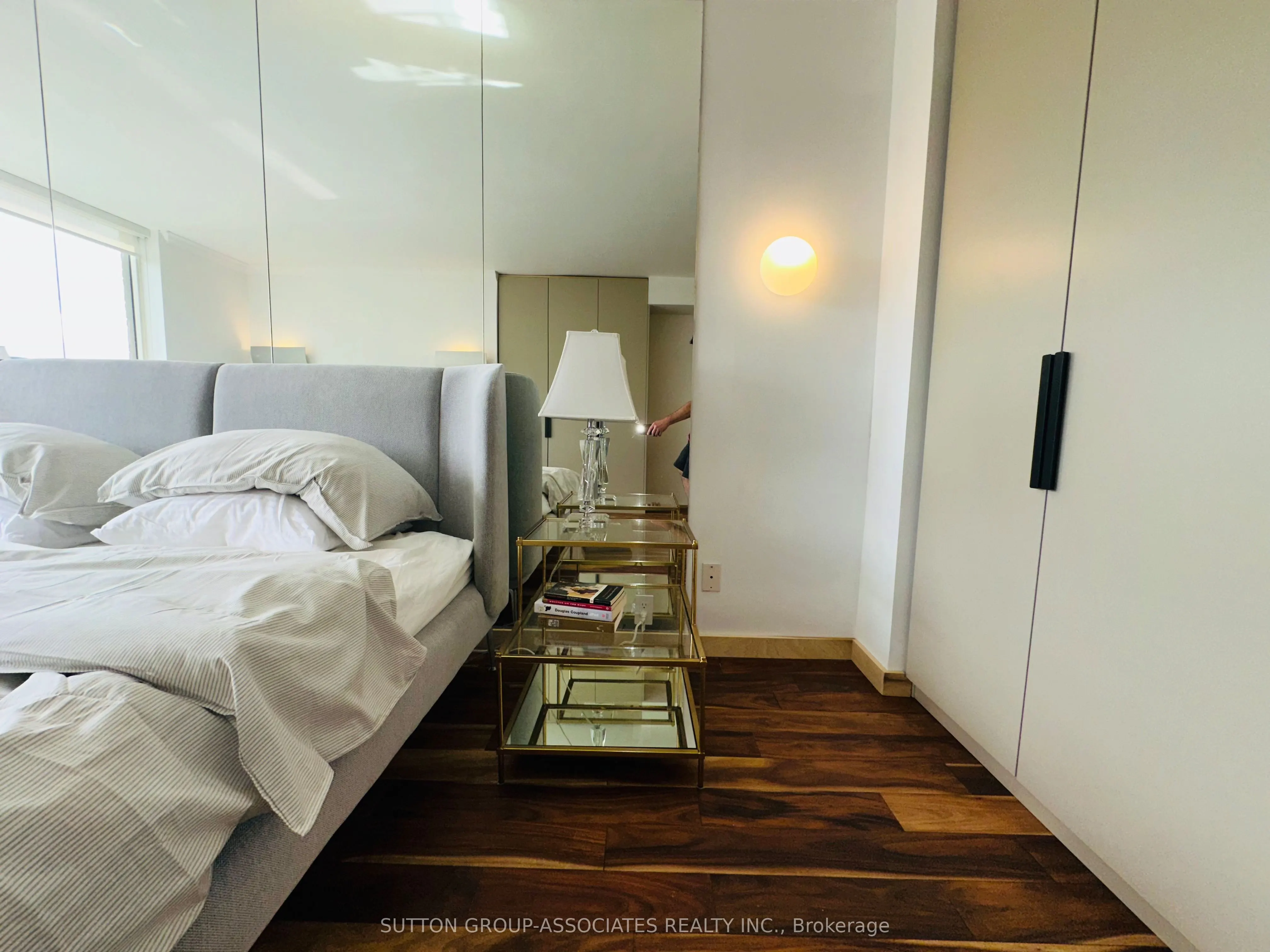 1177 Yonge Street, #401