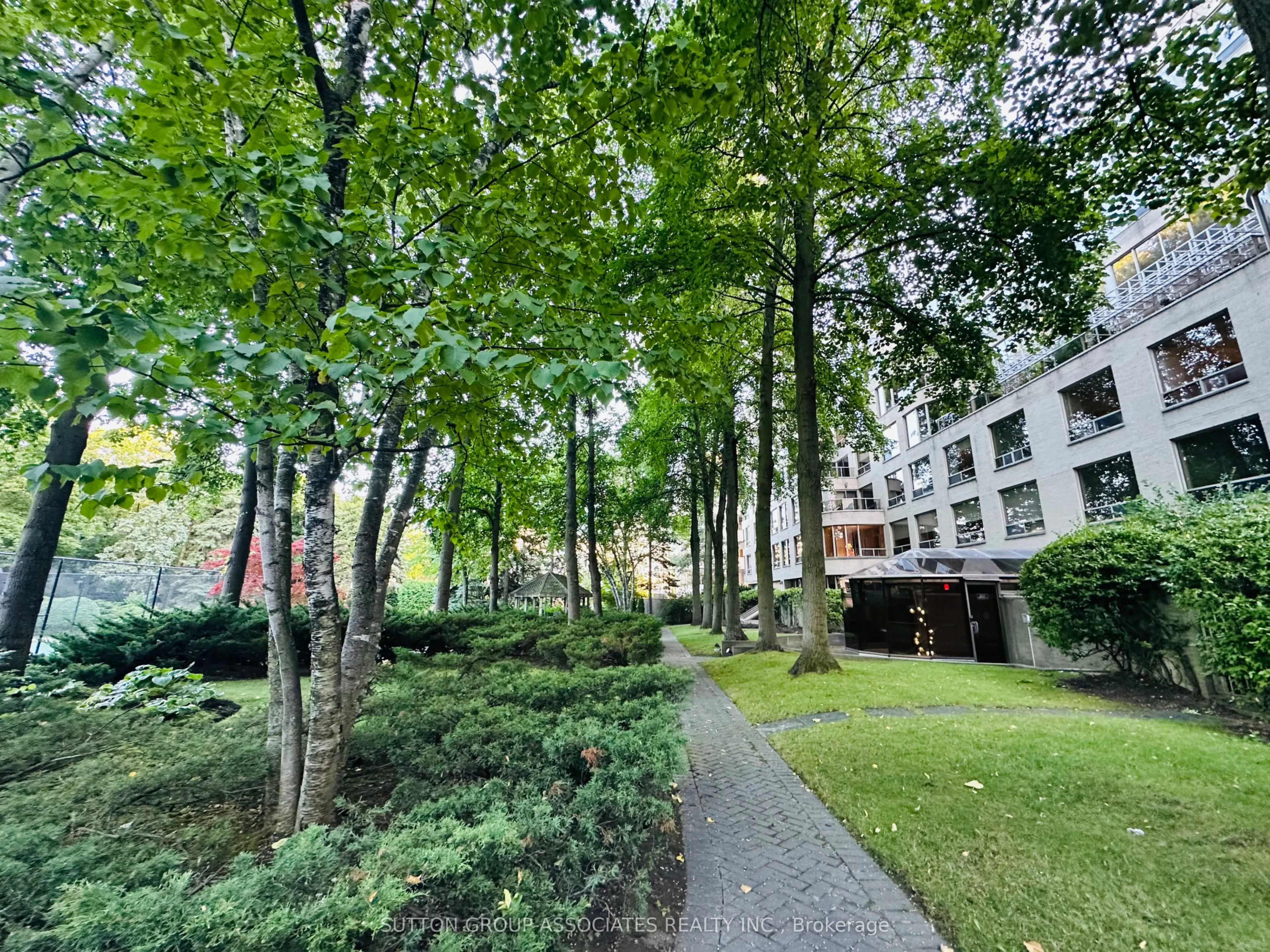 1177 Yonge Street, #401