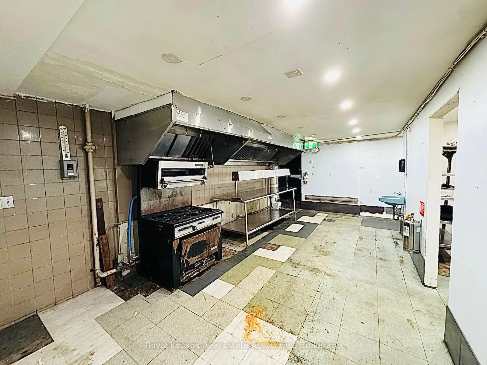286 Eglinton Avenue W, #Main Level