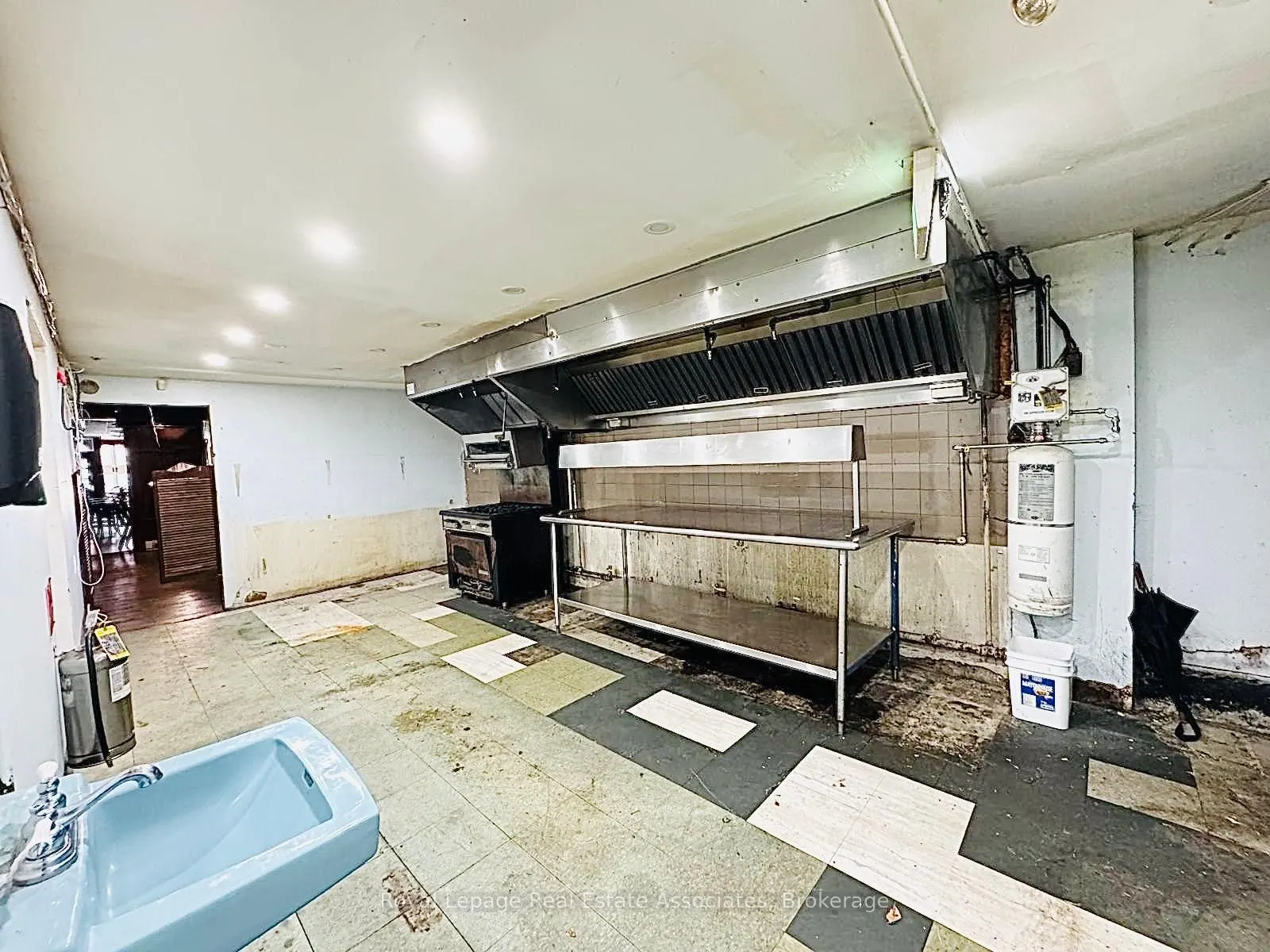 286 Eglinton Avenue W, #Main Level