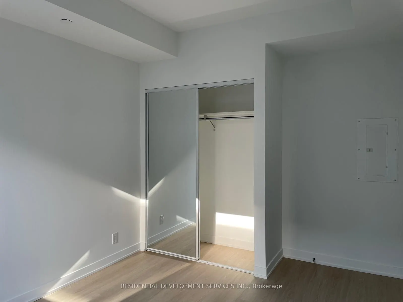 699 Sheppard Avenue E, #610
