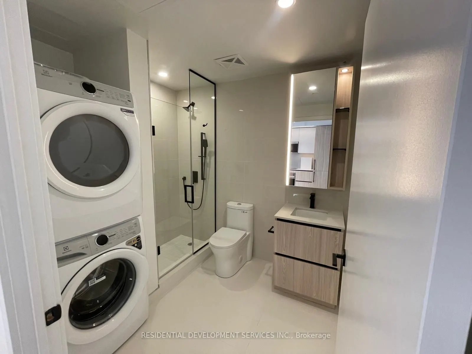 699 Sheppard Avenue E, #610