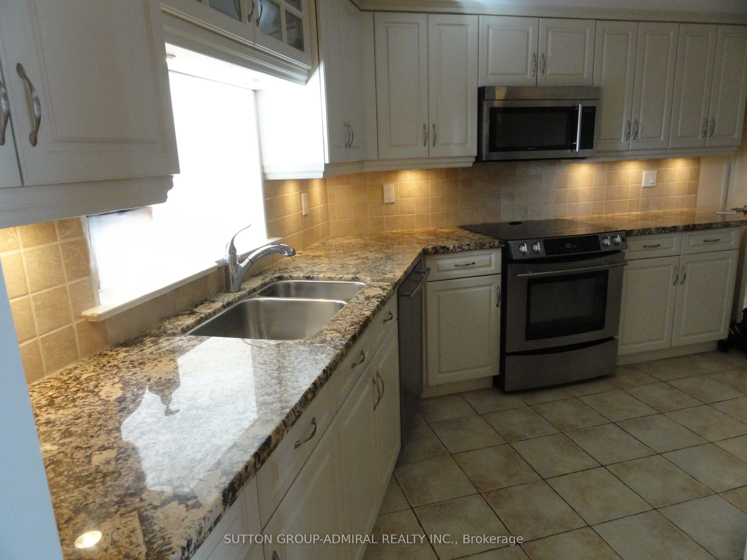 85 Skymark Drive, #801