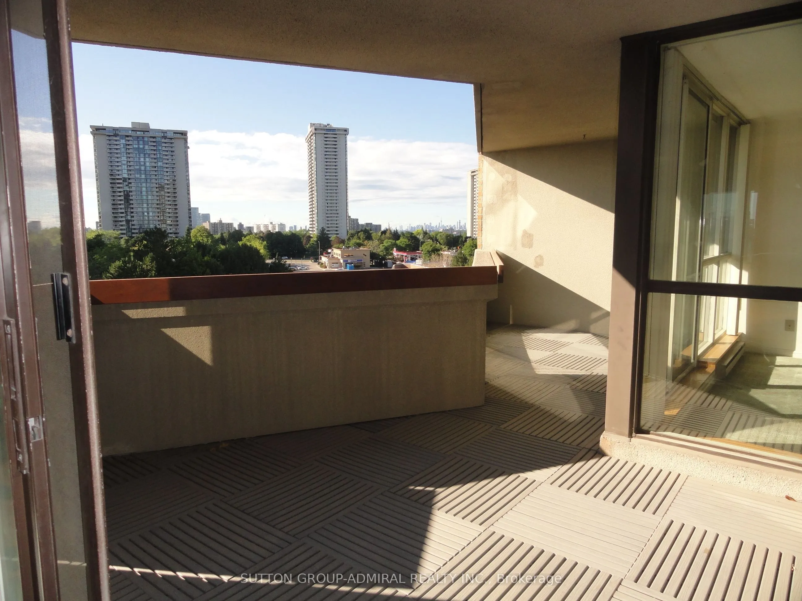 85 Skymark Drive, #801