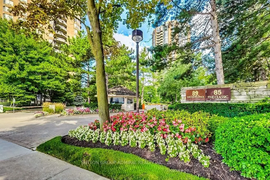 85 Skymark Drive, #801