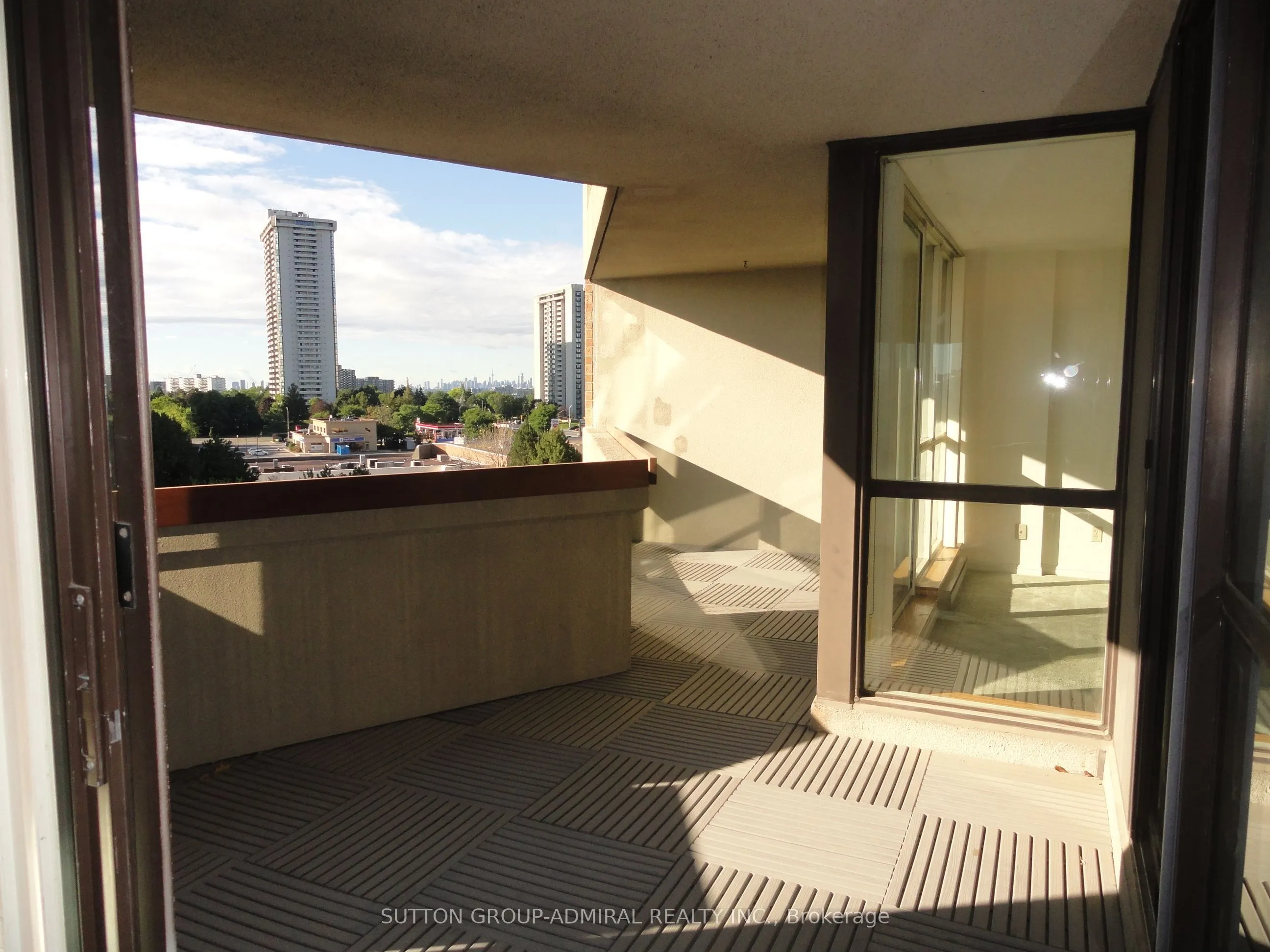 85 Skymark Drive, #801