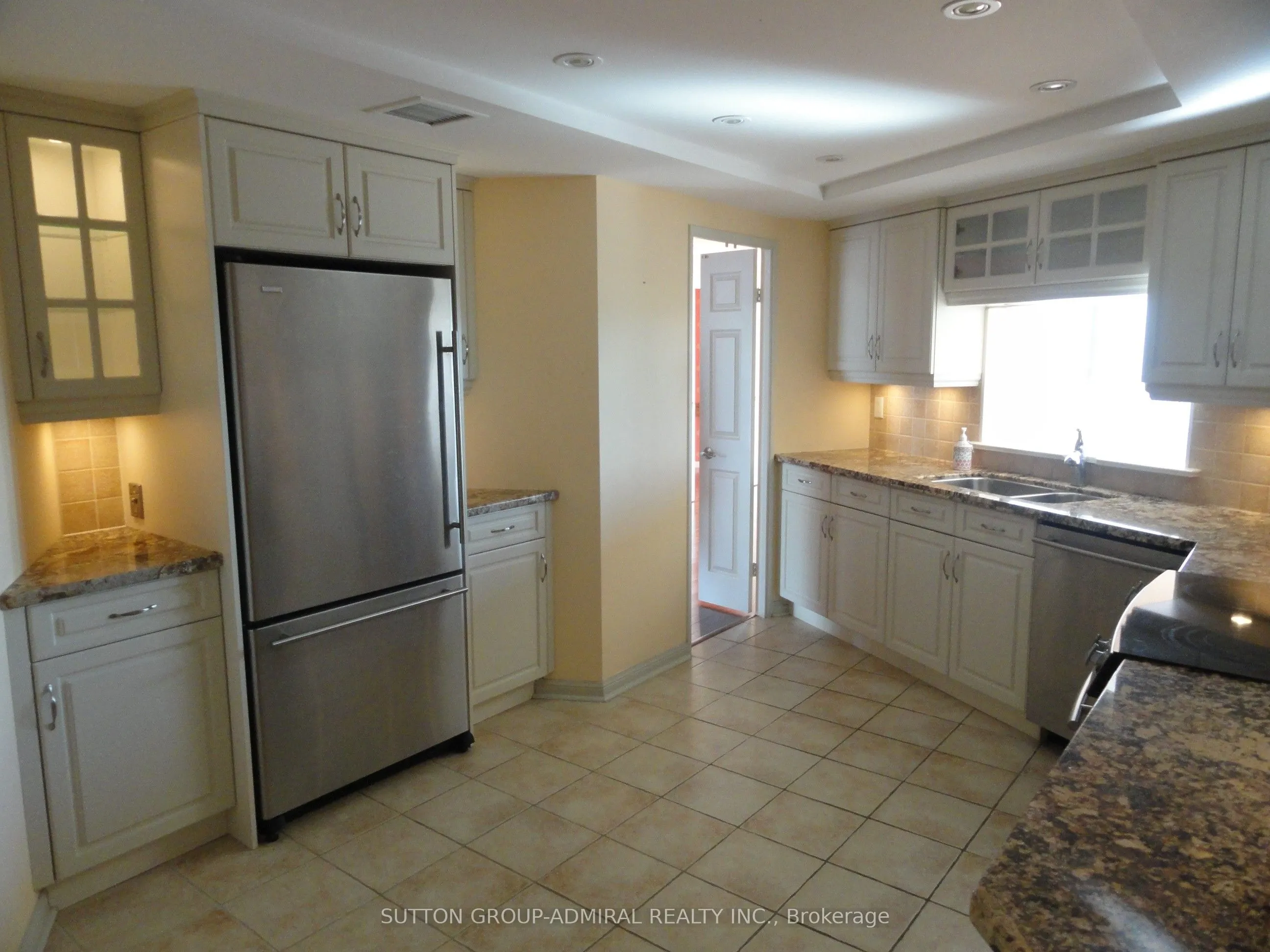 85 Skymark Drive, #801