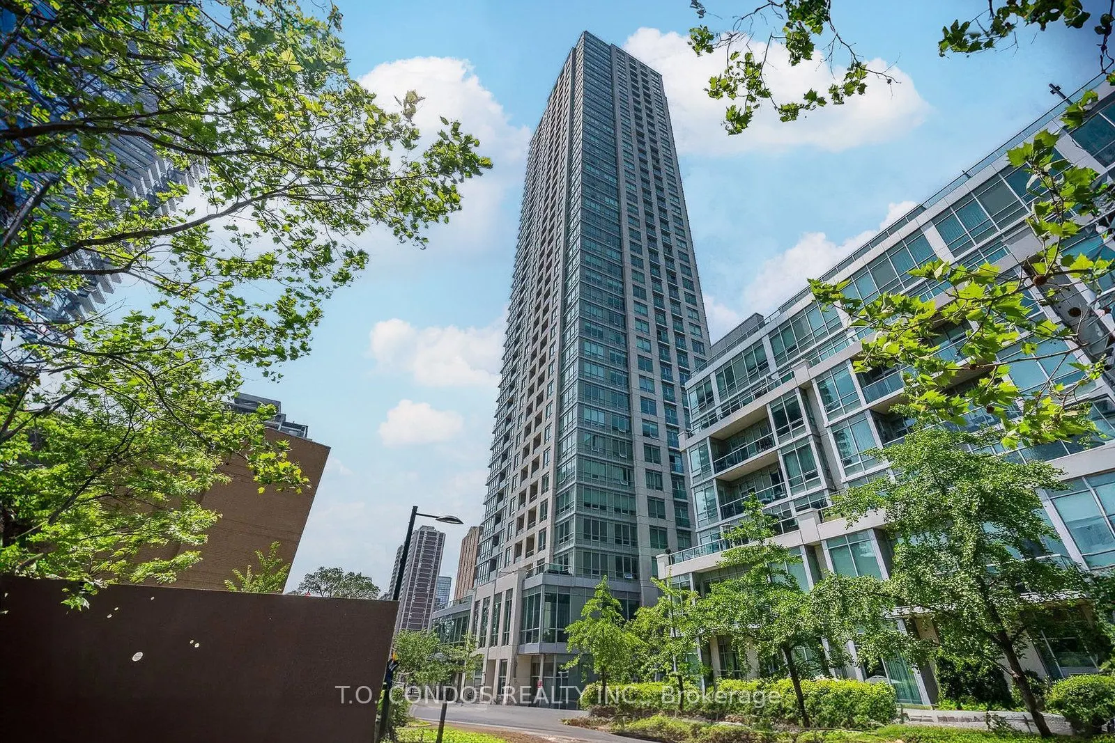 120 Homewood Avenue, #523