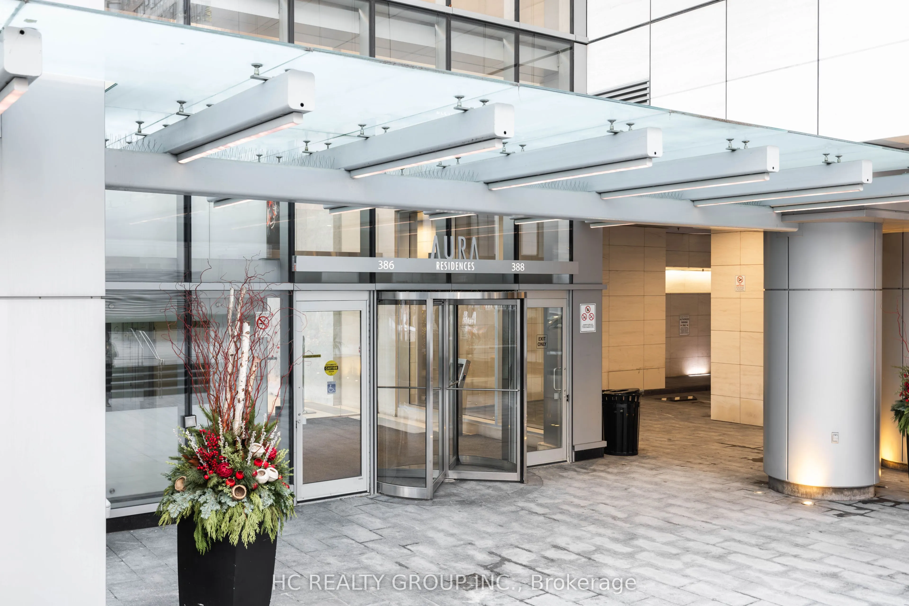 386 Yonge Street, #819