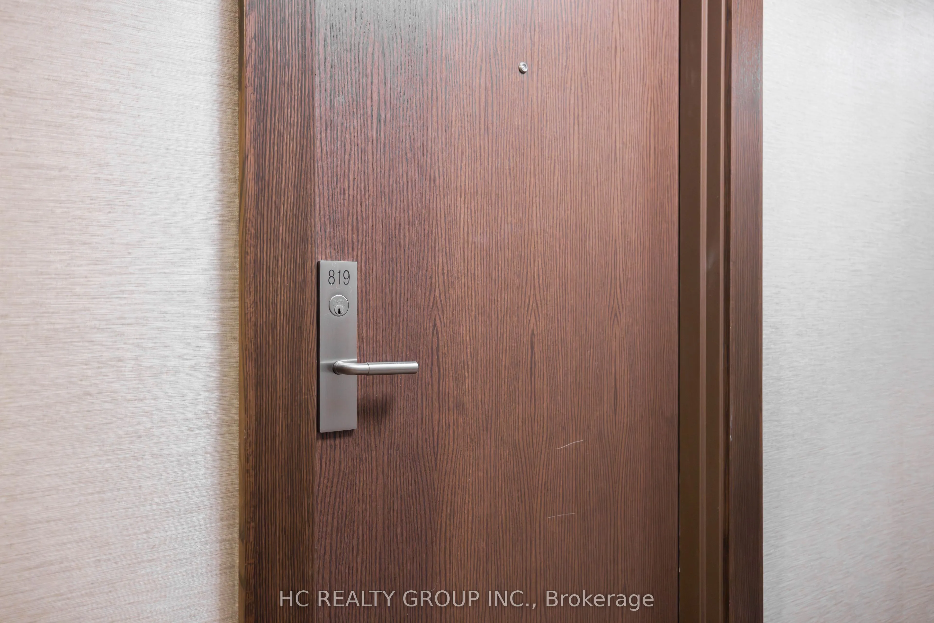386 Yonge Street, #819