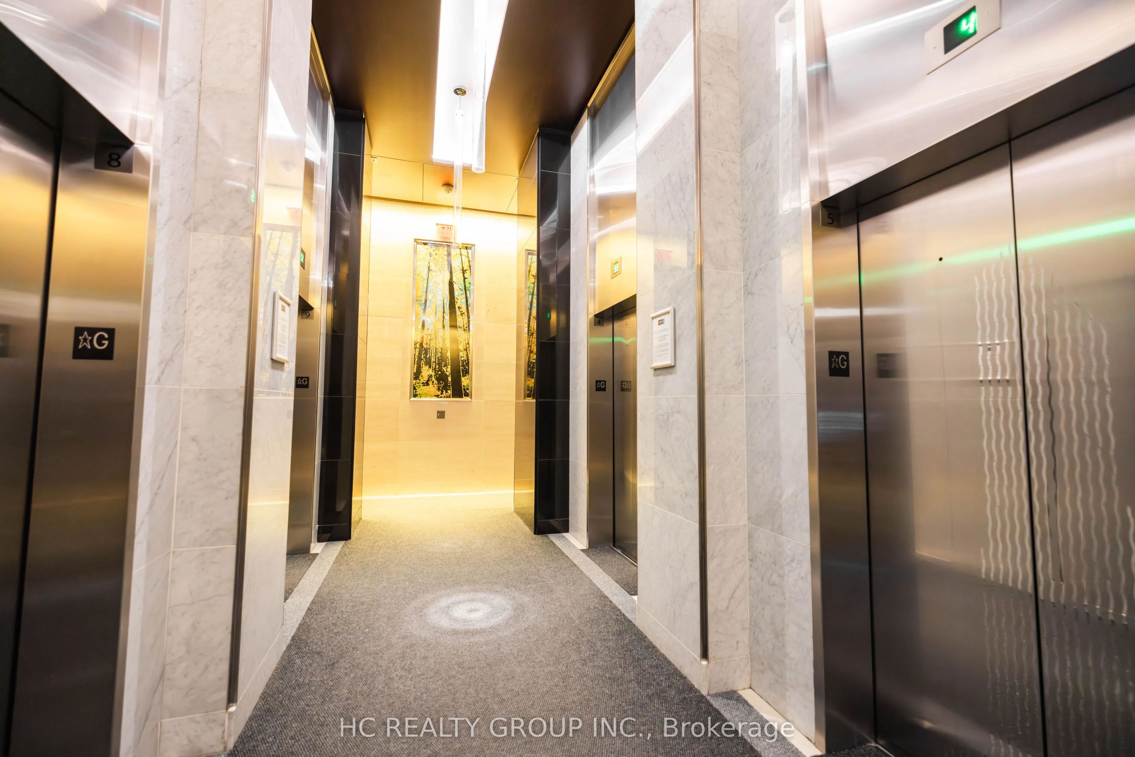 386 Yonge Street, #819