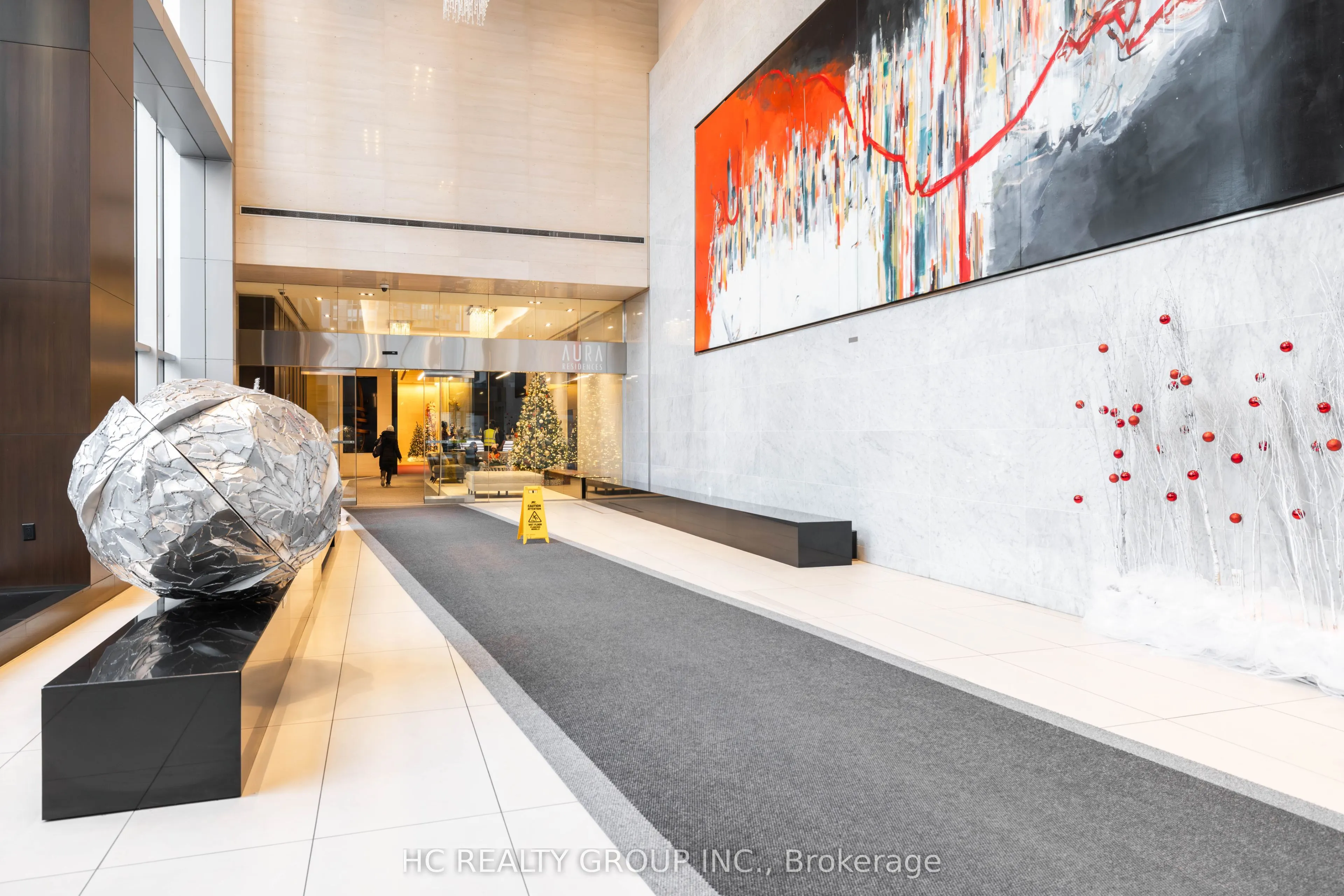 386 Yonge Street, #819