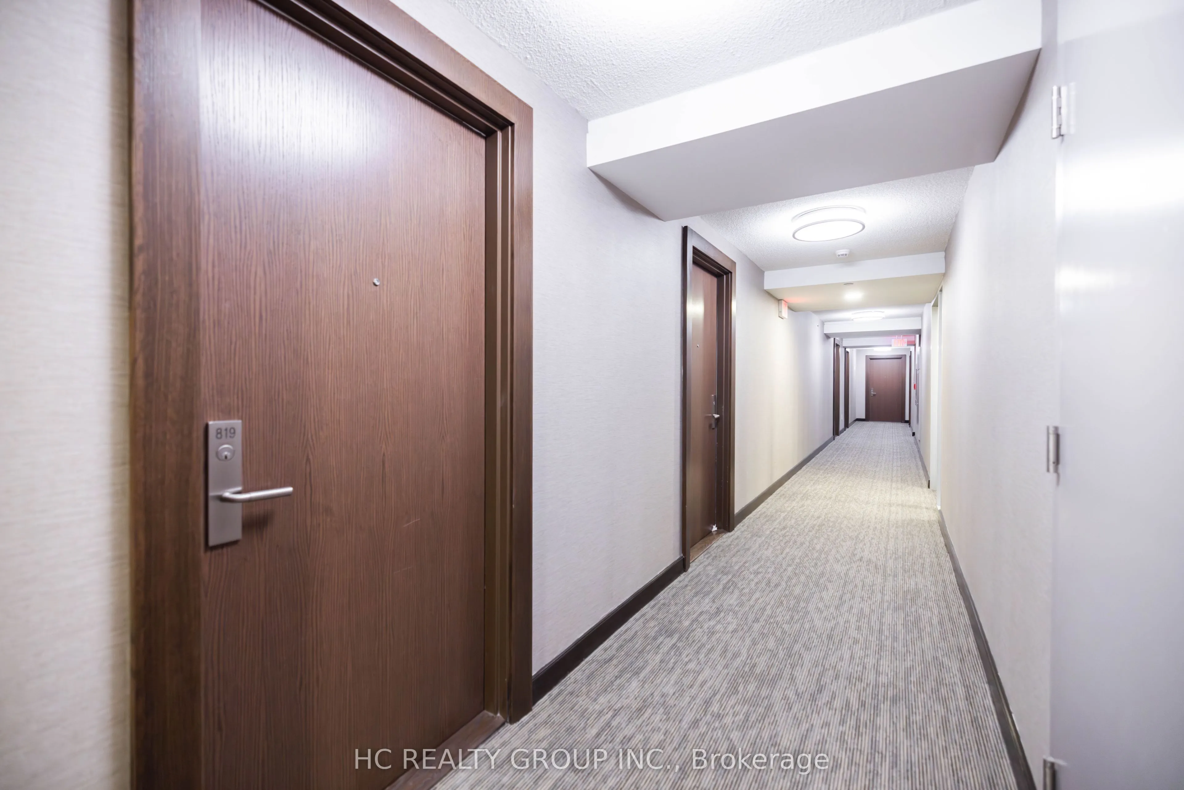 386 Yonge Street, #819