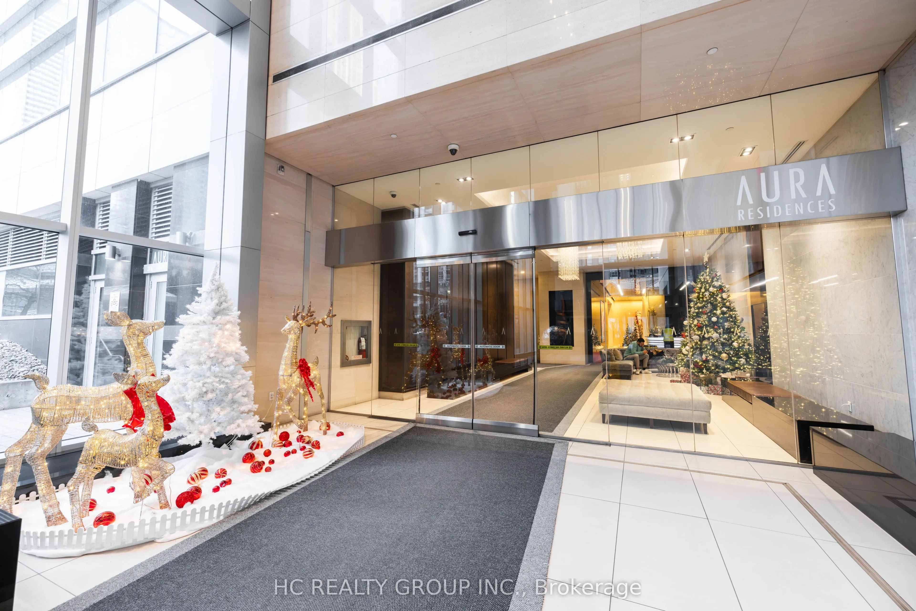 386 Yonge Street, #819