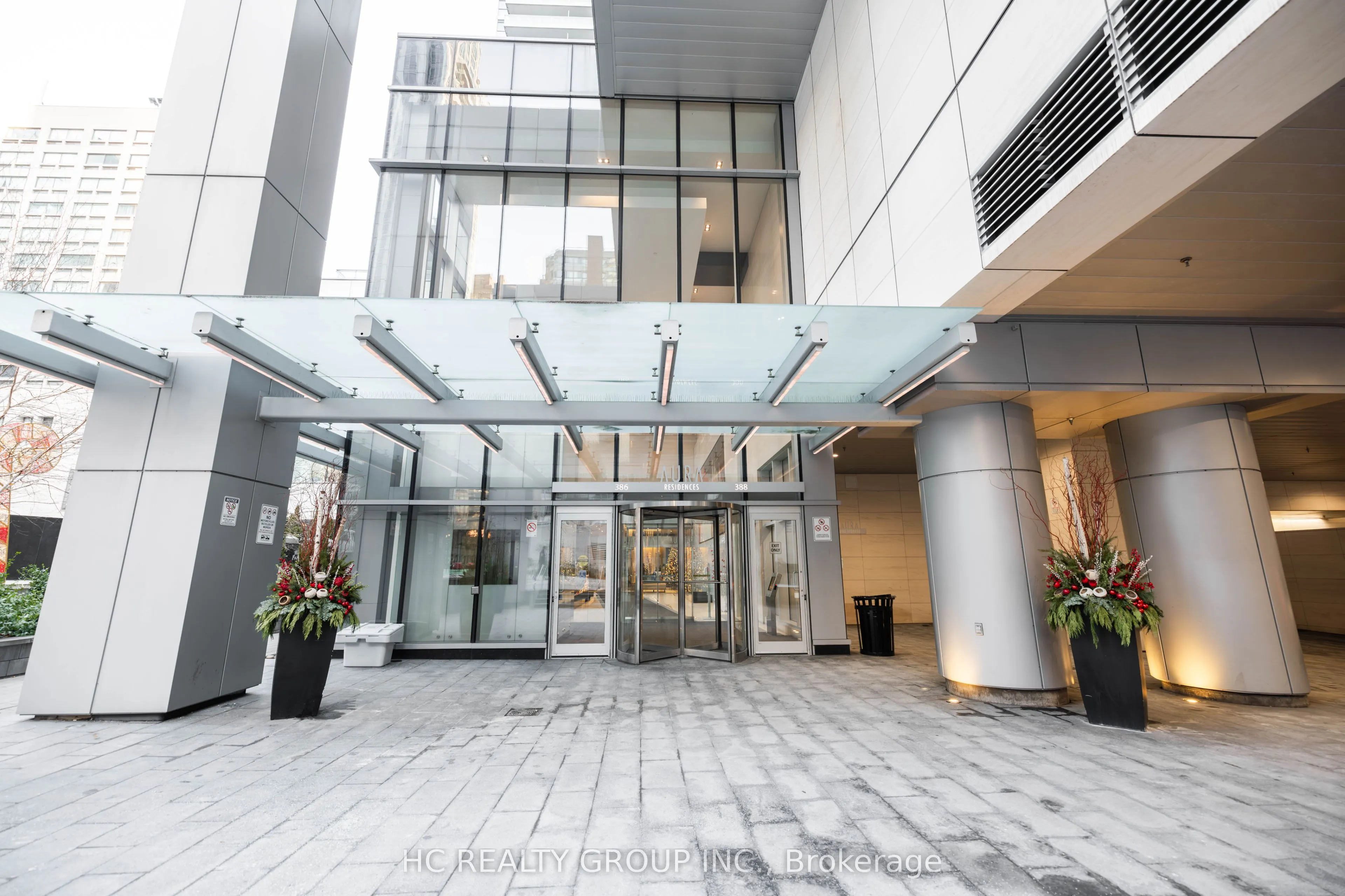 386 Yonge Street, #819