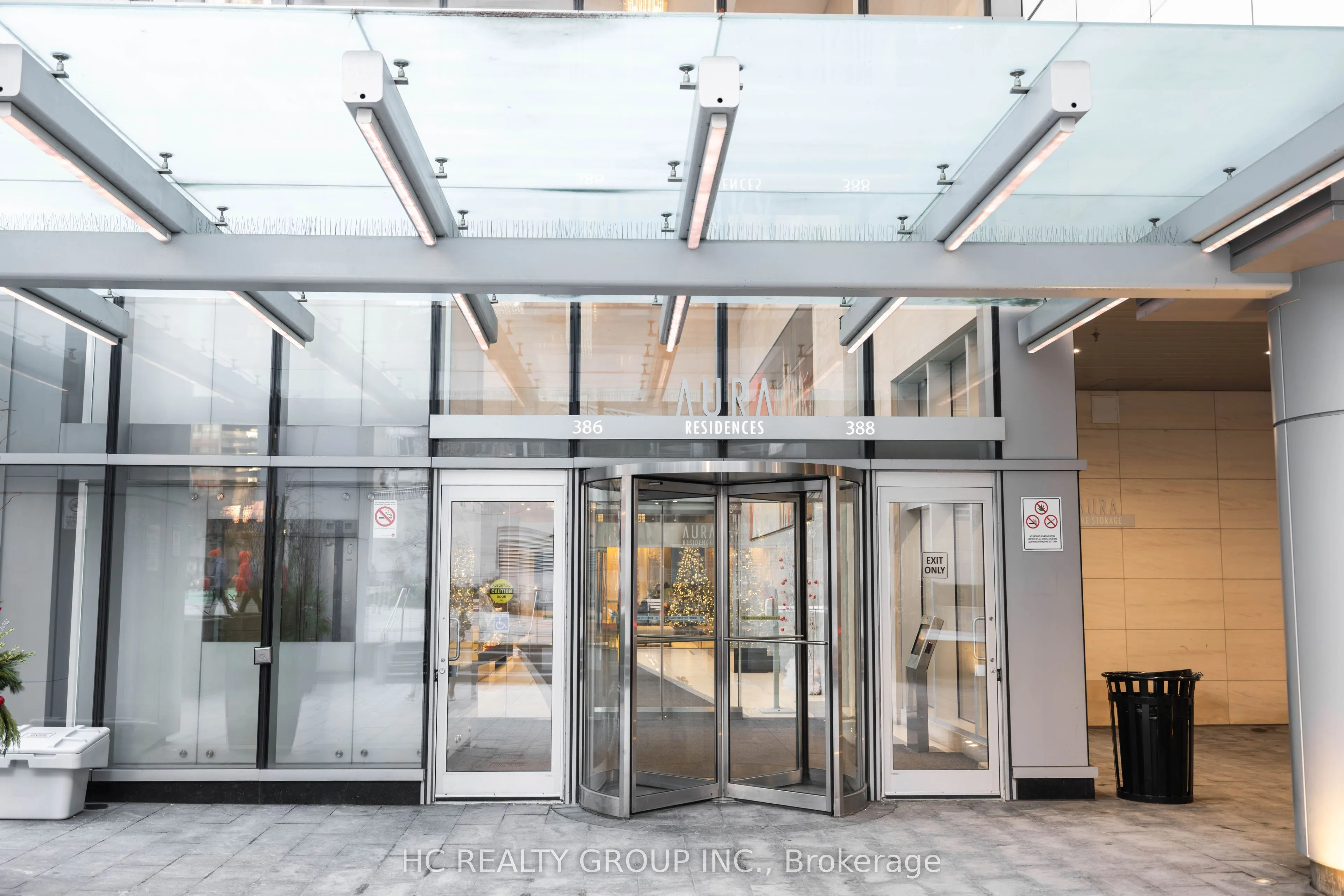 386 Yonge Street, #819