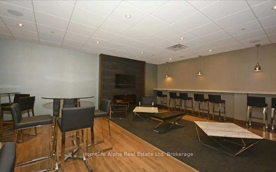 725 King Street W, #604
