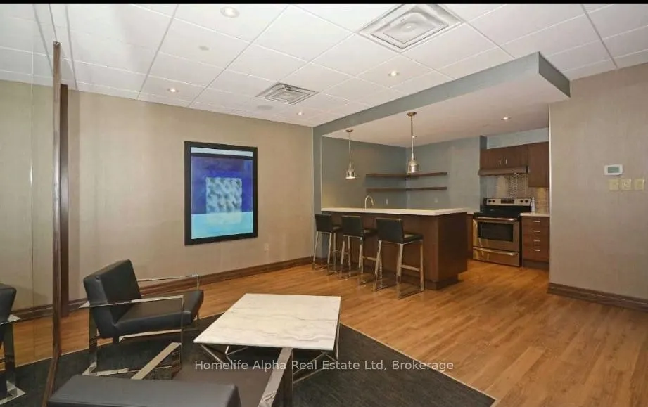 725 King Street W, #604