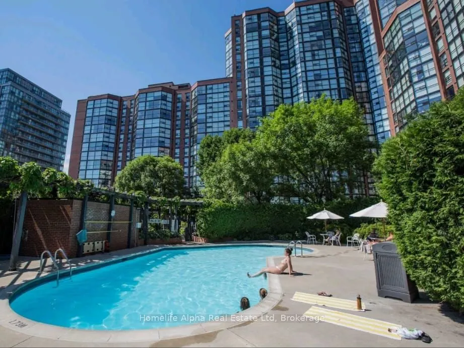 725 King Street W, #604