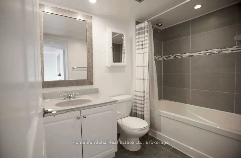 725 King Street W, #604