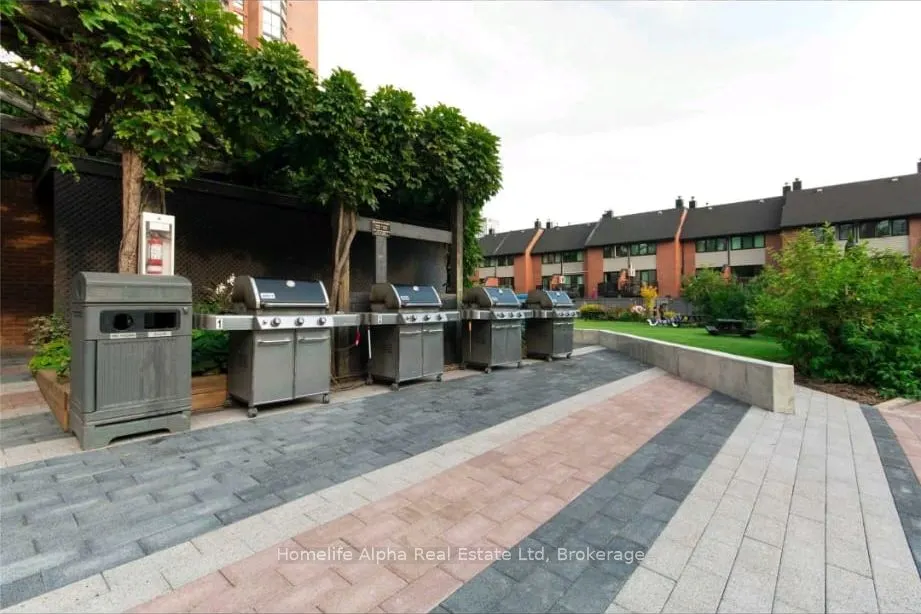 725 King Street W, #604